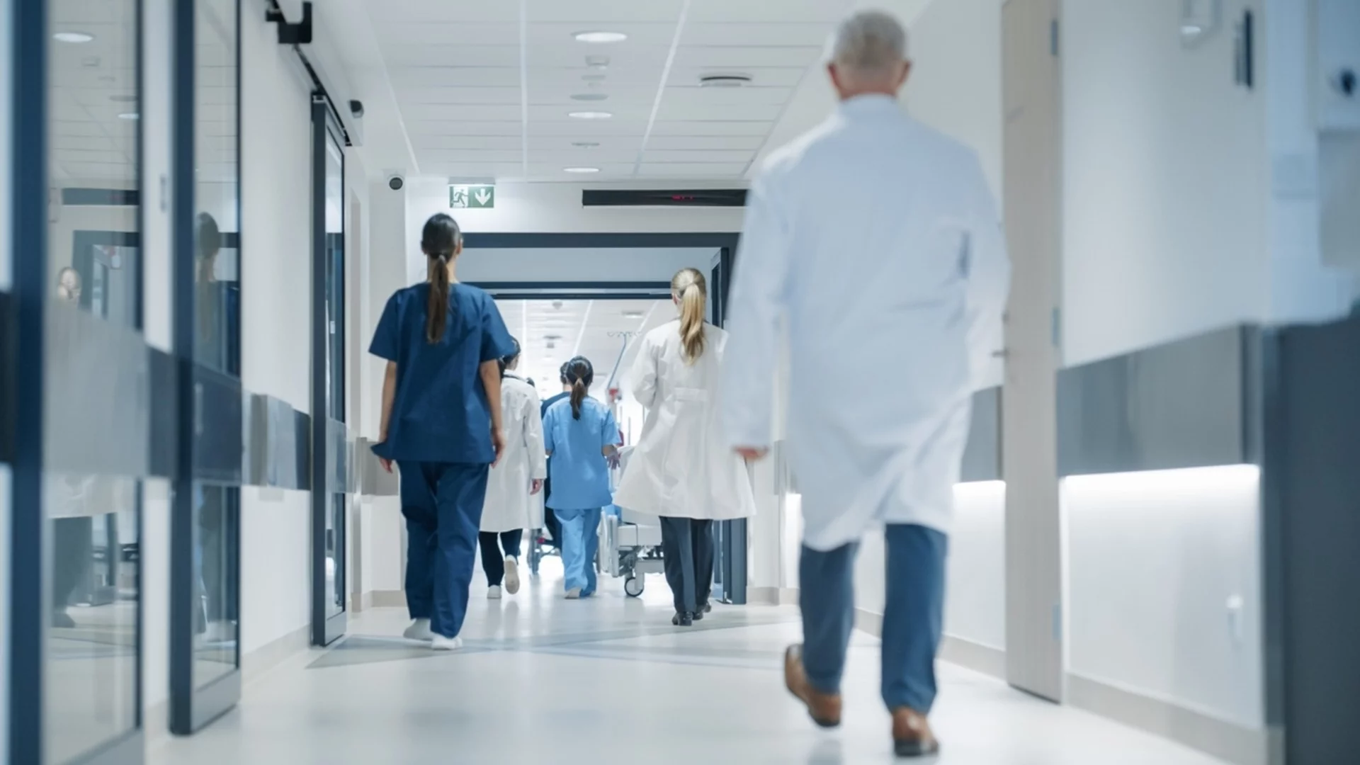 "Никой не смее да закрива частни болници и затова ще се закриват държавни": Квазипазарът на българското здравеопазване