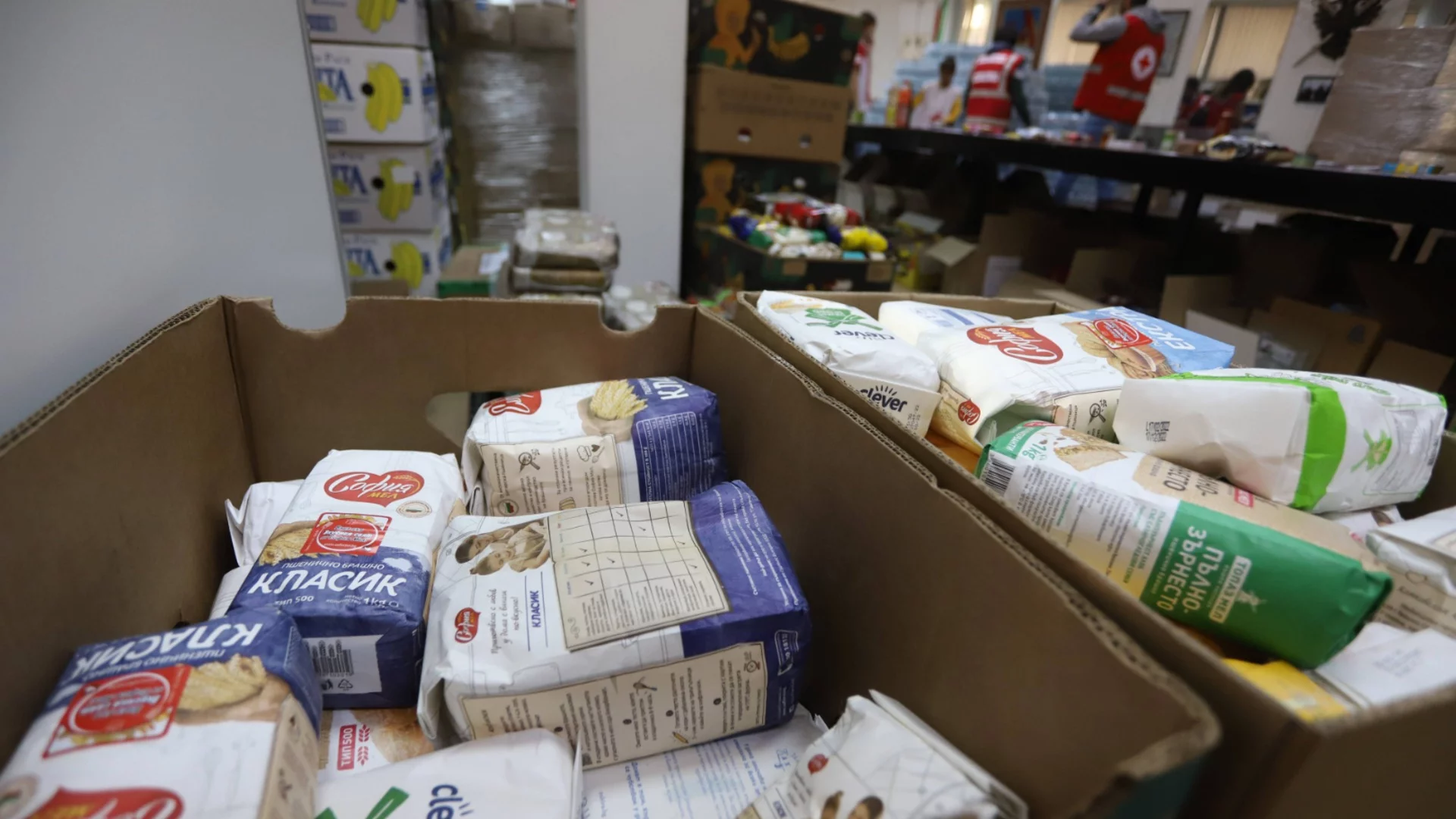 Храни, гарнирани с предизборна агитация: Случай от с. Галиче