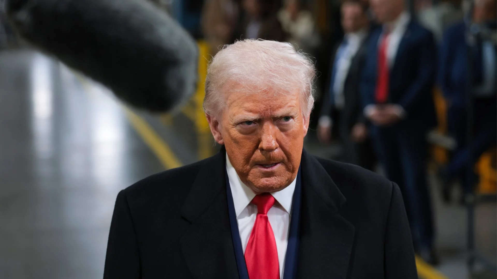 Проучване: Тръмп е по-голяма заплаха за европейците от Китай