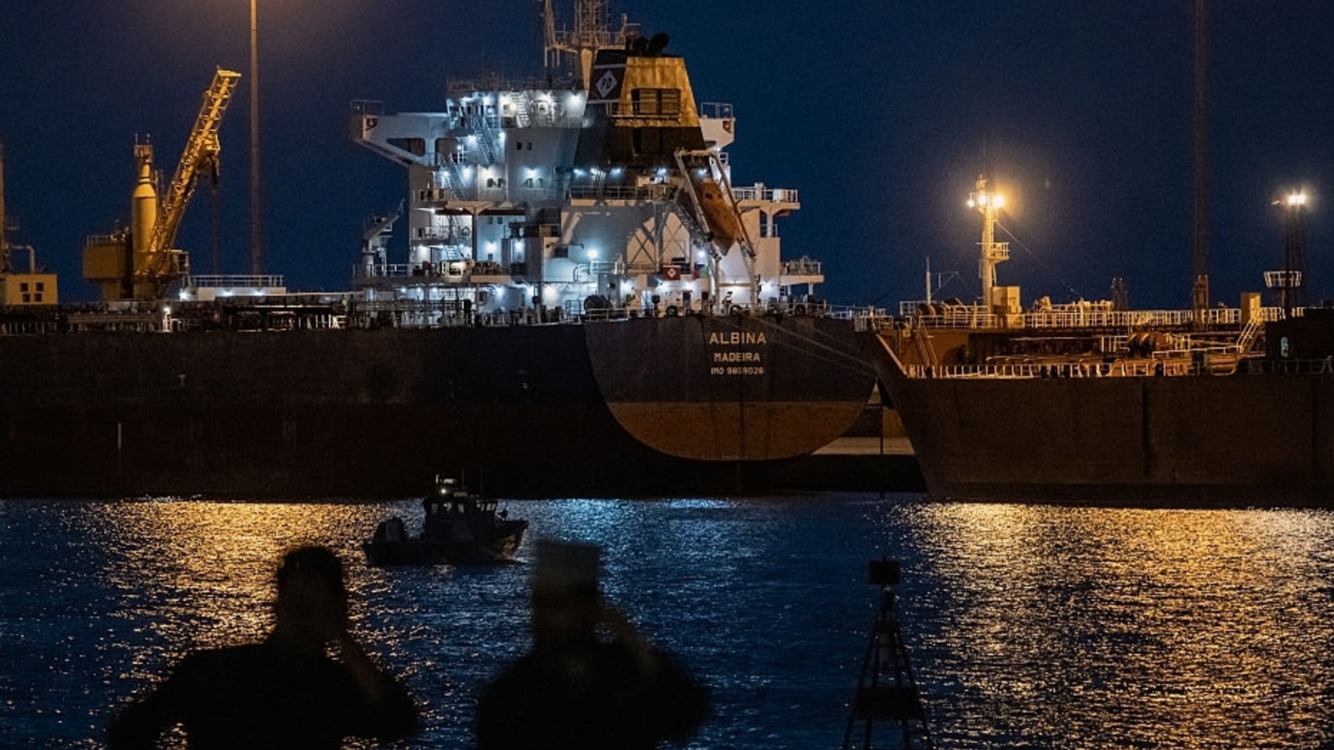 САЩ разминират Ормузкия проток: Първите 3 супертанкера успяха да преминат