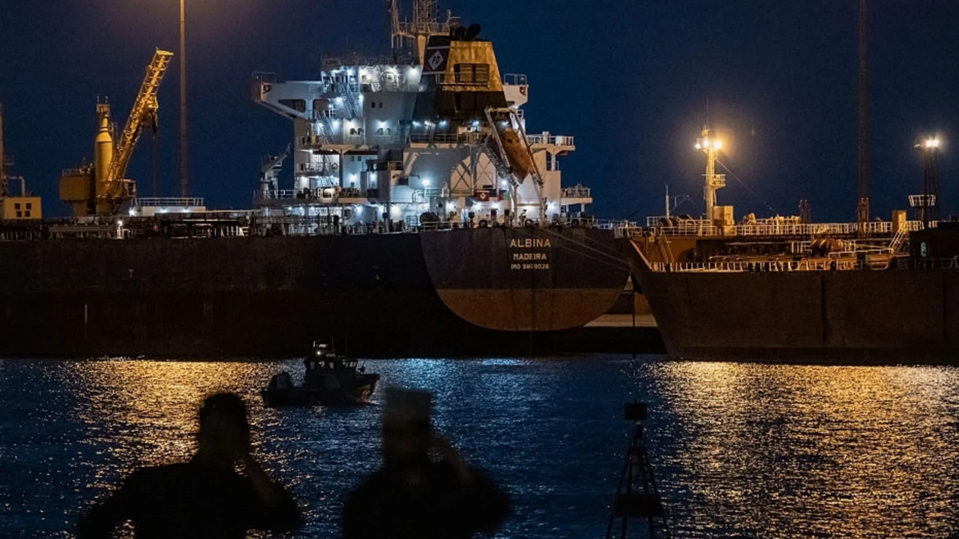 САЩ разминират Ормузкия проток: Първите 3 супертанкера успяха да преминат