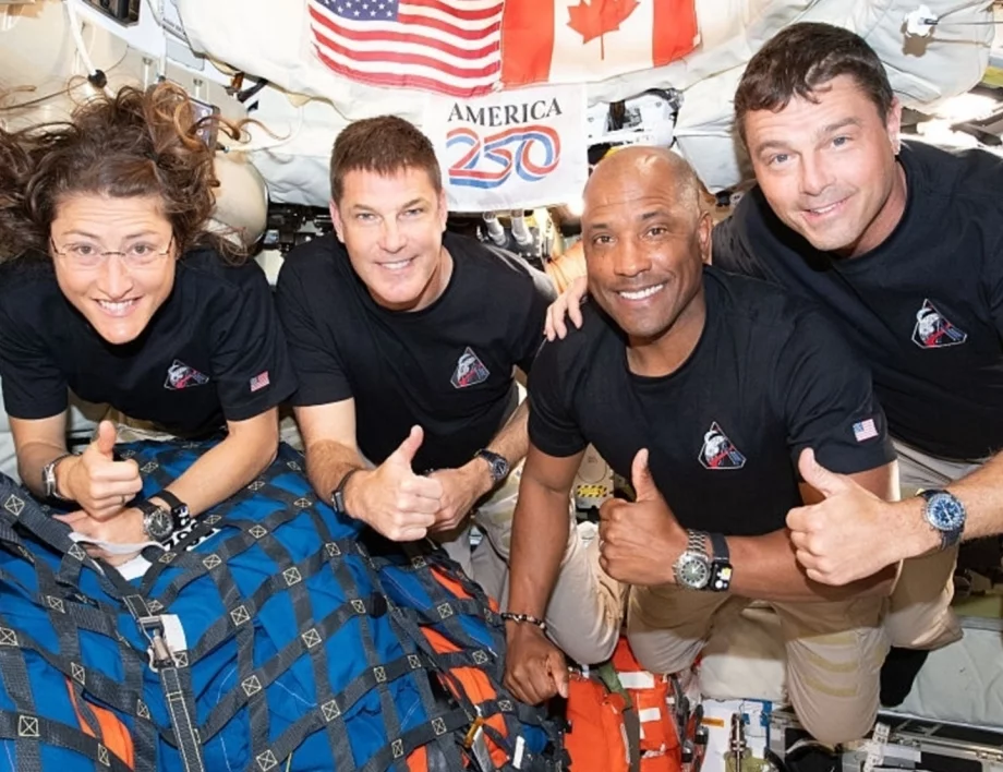 Астронавтите от "Артемис II" се завърнаха на Земята (ВИДЕО)