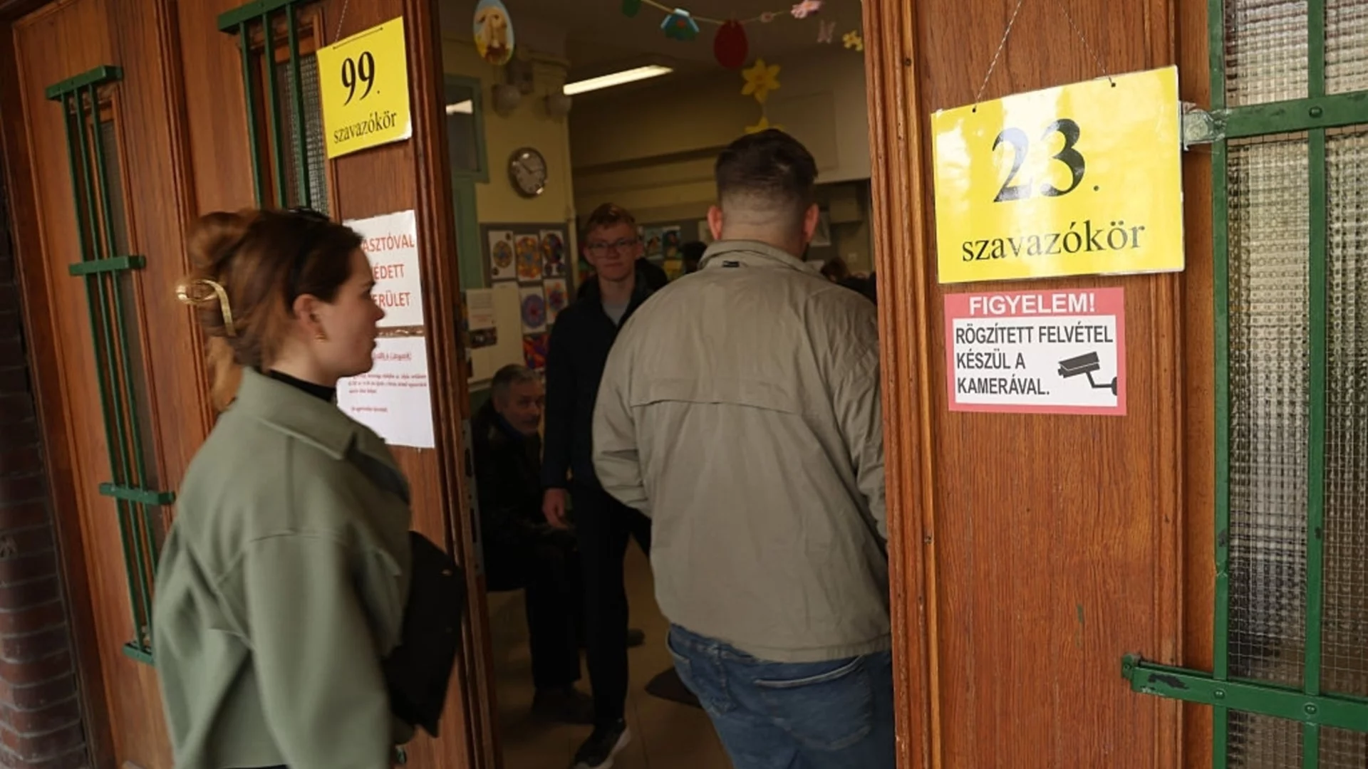 С рекордна активност завърши изборният ден в Унгария: Светът очаква първите резултати