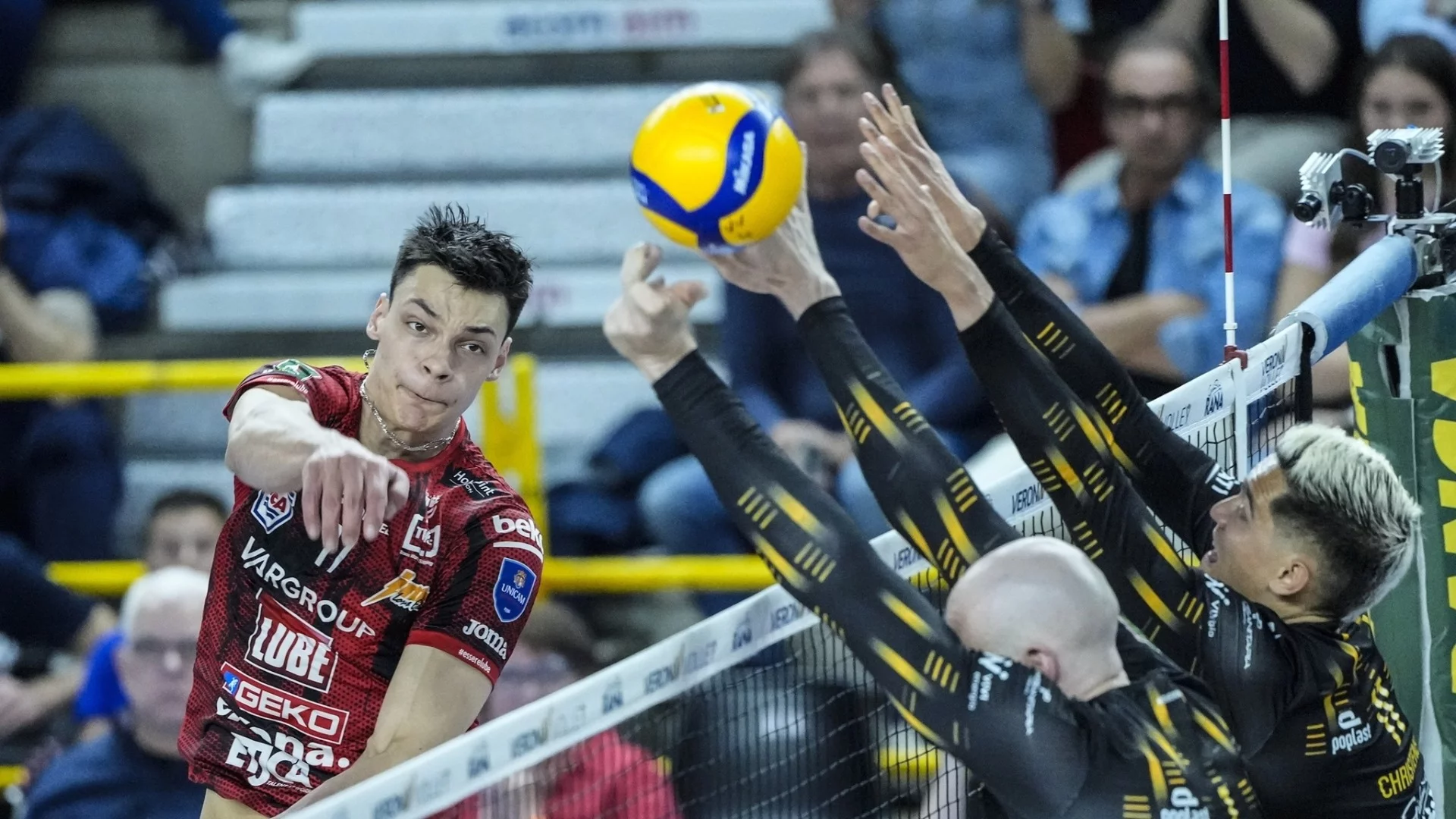 Италия е в краката му: Алекс Николов сътвори немислим обрат и поведе Лубе към финала