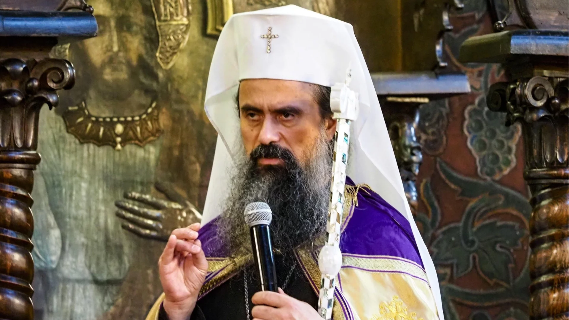 Патриарх Даниил: Нека черпим с пълни шепи от благодатта на Възкресението