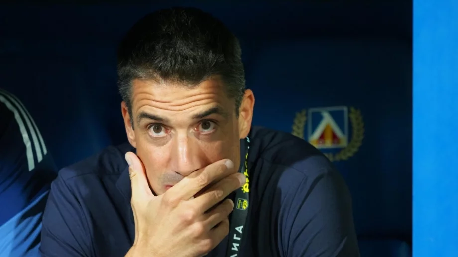 "Още го държи пиенето от празниците": Феновете на Левски бесни на Хулио още преди Вечното дерби