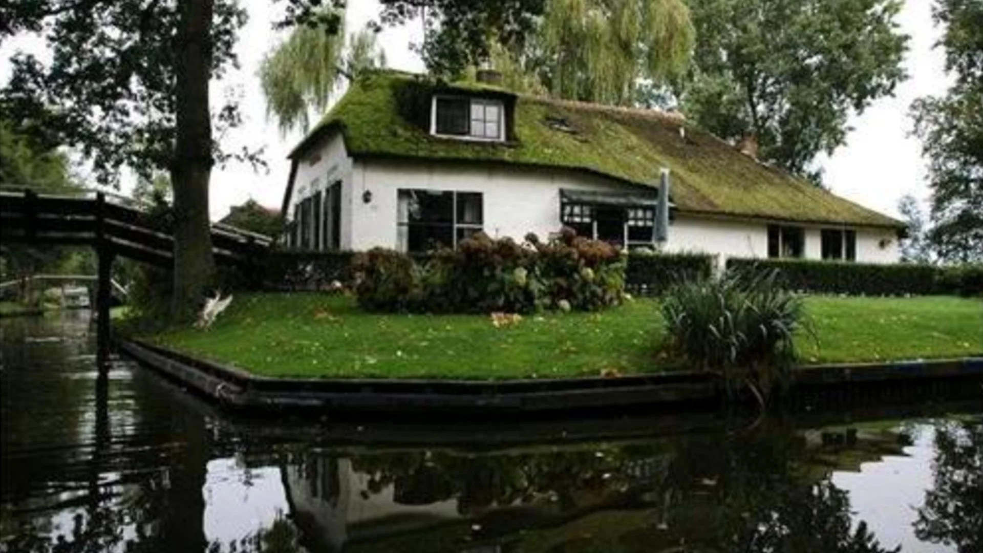 С къщи, ама без улици - ето къде се намира този уникален град