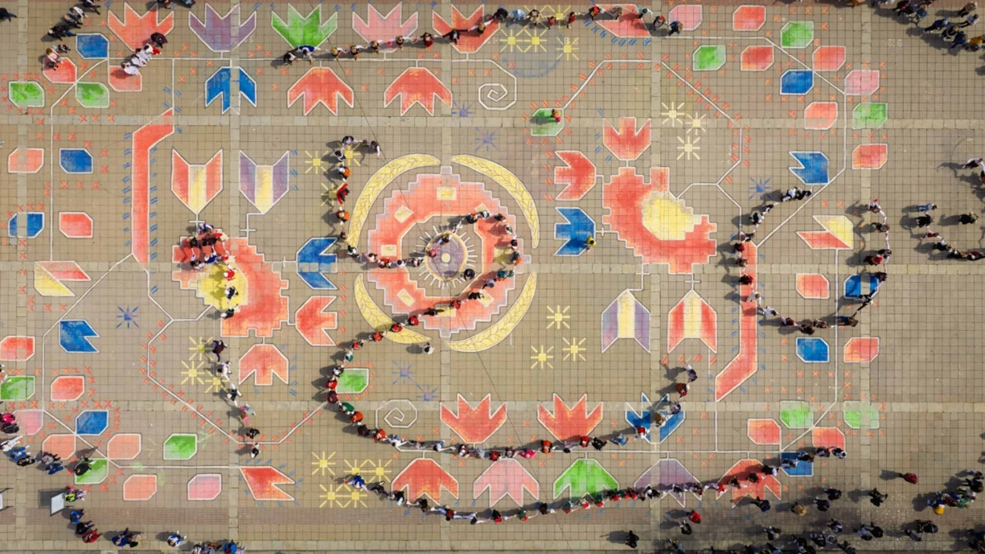 Жители и гости на Кюстендил се обединиха в благотворително великденско хоро в подкрепа на Бенджи