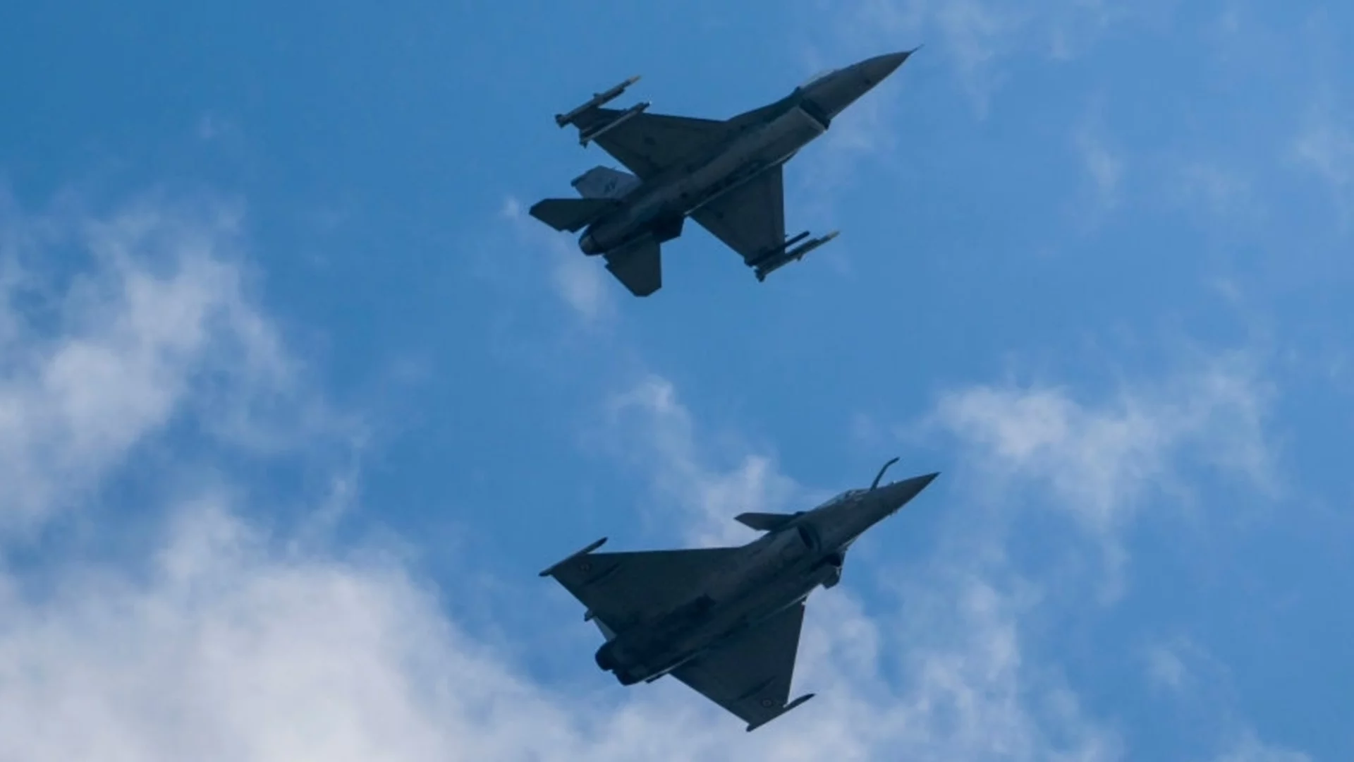 Отново въздушна тревога в Румъния, два изтребителя F-16 в небето