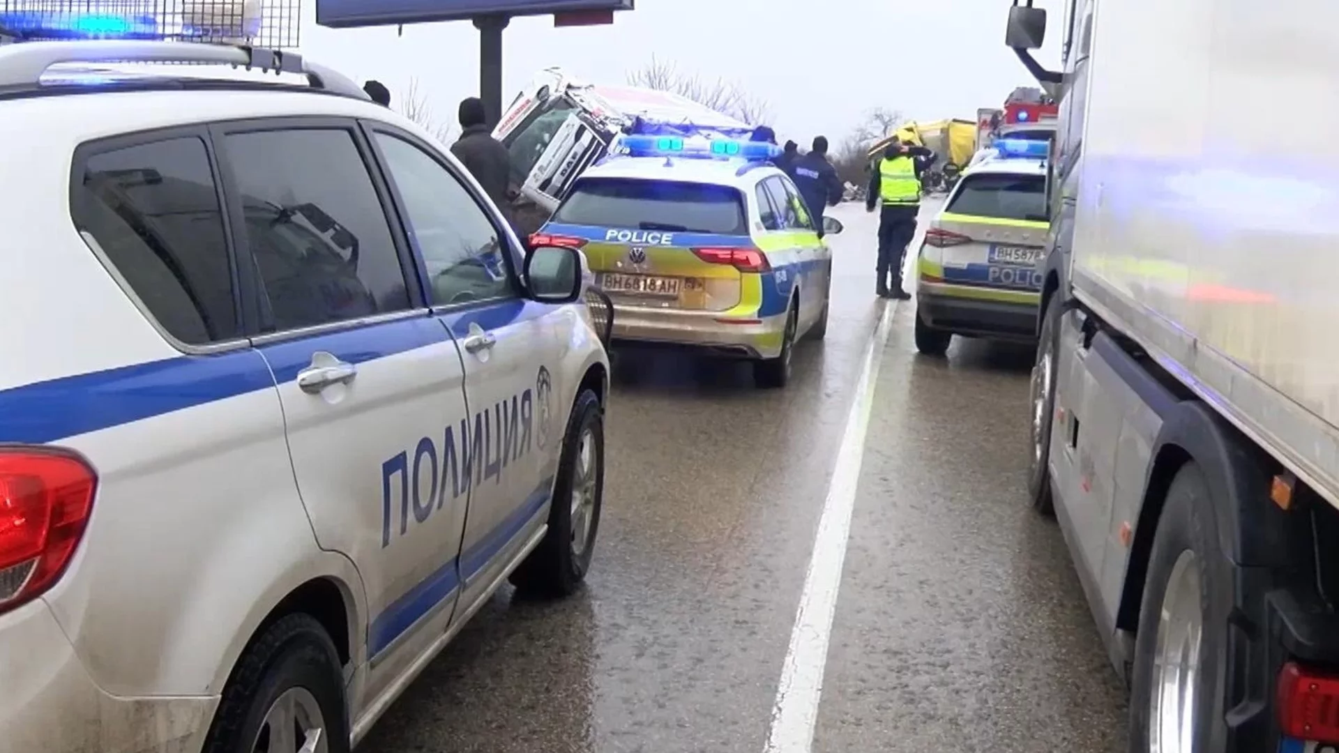 Верижна катастрофа затпуднява движението по АМ “Хемус“