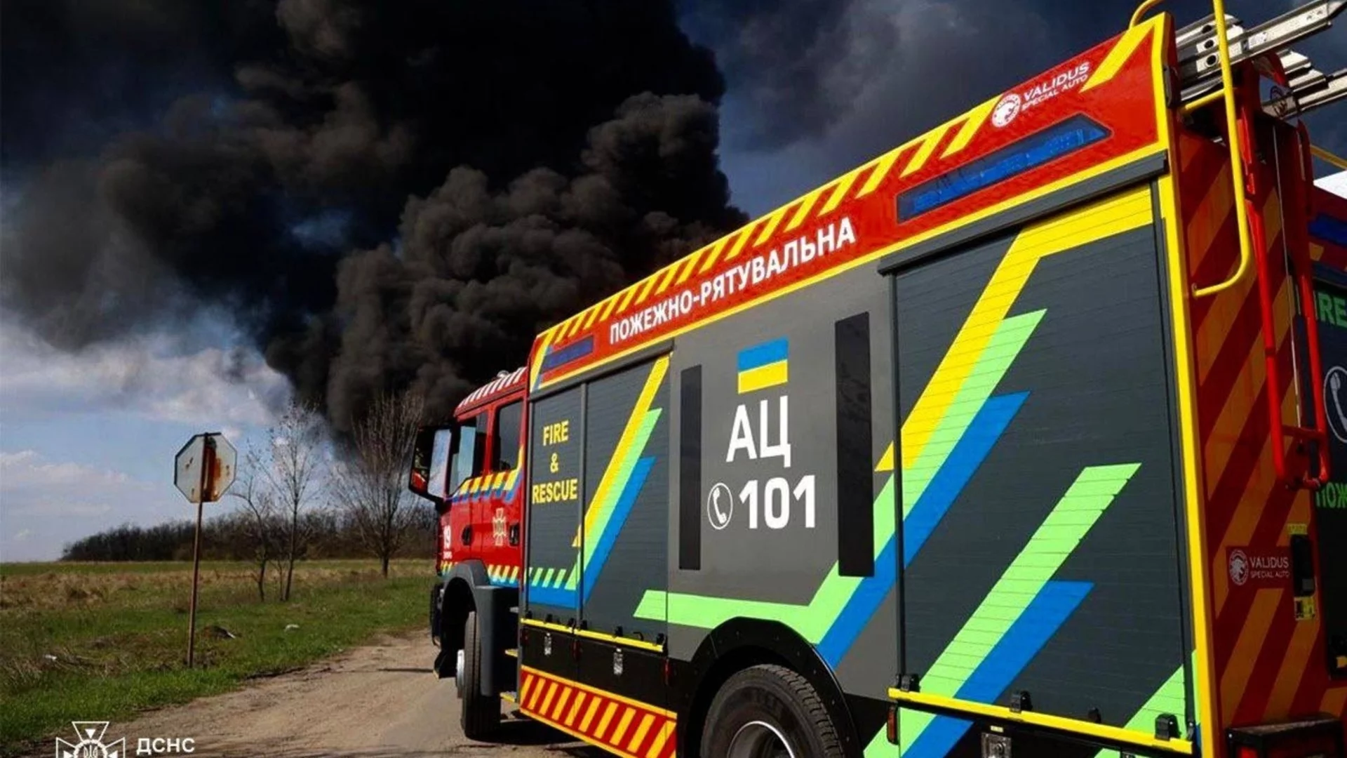 Убити, докато се разхождат и шофират: Много жертви и ранени след руски ракетен удар по Днипро (ВИДЕО)