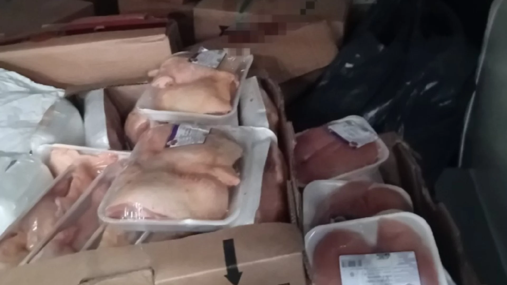 Над 320 тона незаконни месо и колбаси хвана БАБХ на Дунав мост