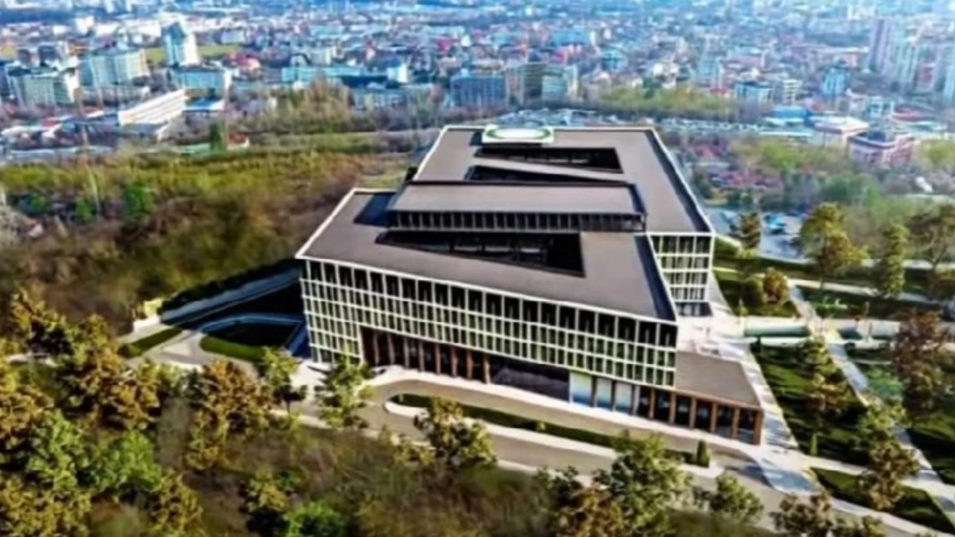 Няма място в центъра, странни проблеми: Здравният министър каза кога ще бъде изградена Националната детска болница