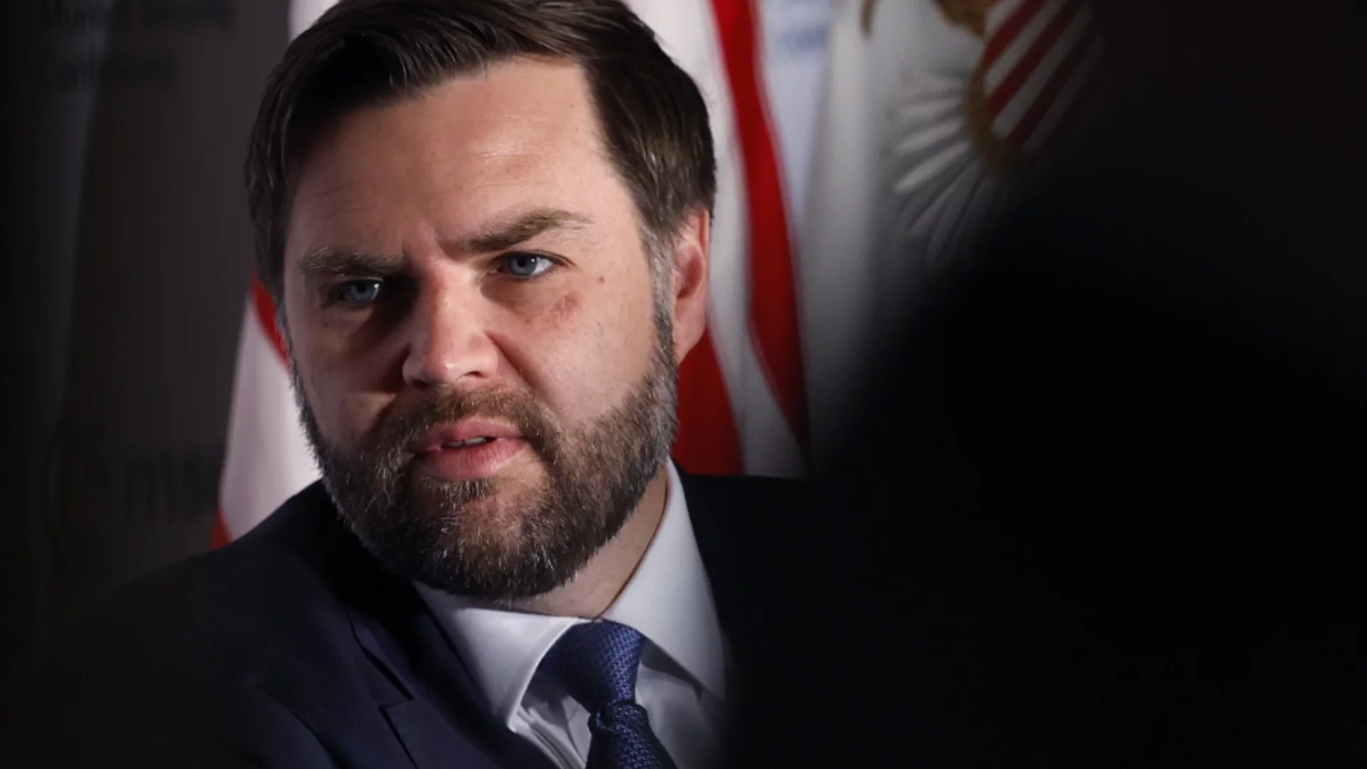 Джей Ди Ванс като черният ангел на нещастието: Осъзнаят ли в САЩ това, край с шансовете му за президент