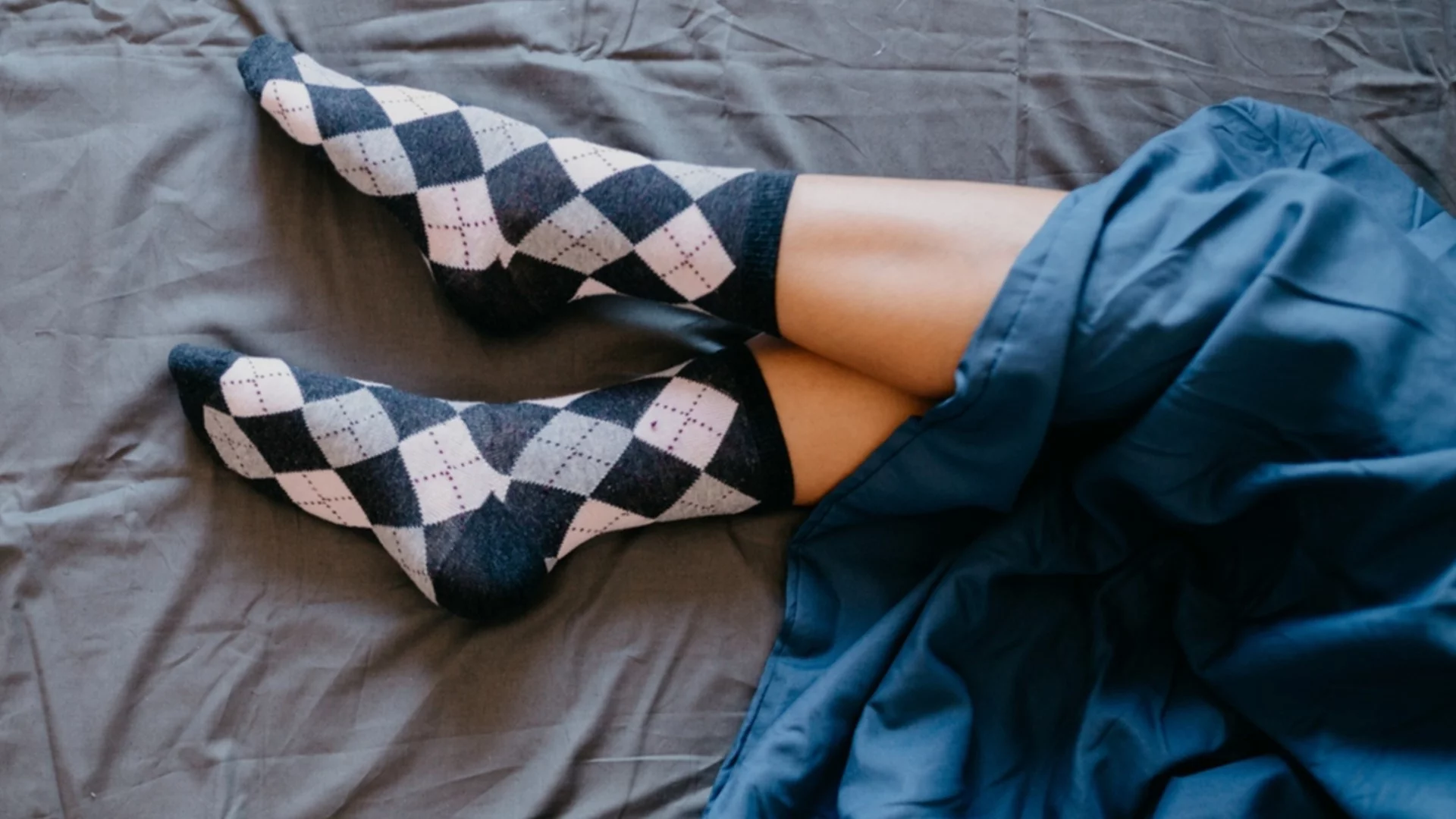 Какво означава, ако чорапите ви оставят следи по краката ви и кога трябва да се притеснявате