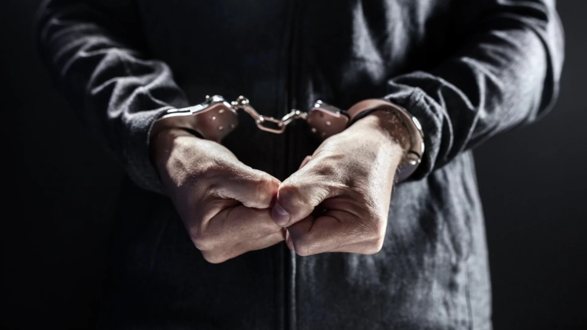 Арести в Септември: Двама общински съветници задържани за купуване на гласове