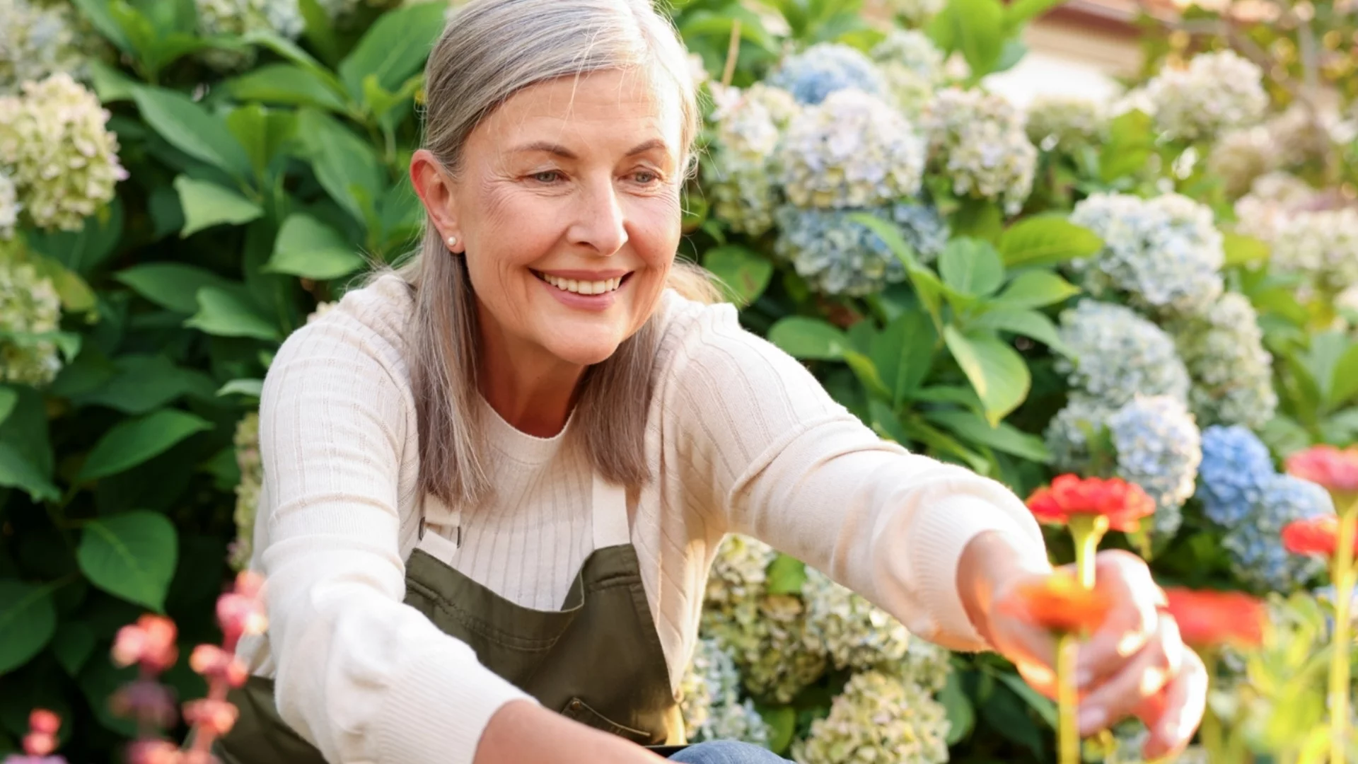 За начинаещи градинари: 5 многогодишни растения, които цъфтят през цялото лято и не създават грижи