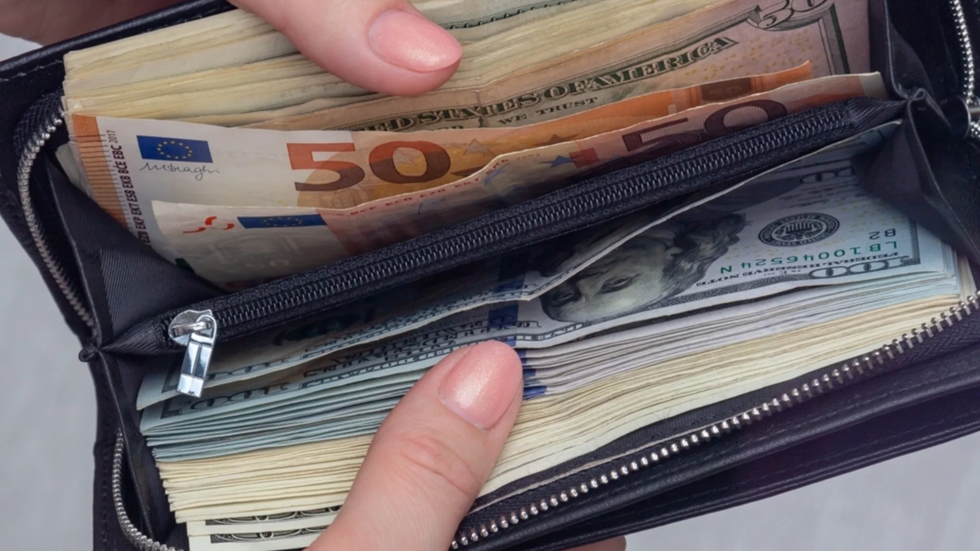 Къде да сложите портфейла си през нощта, за да имате винаги пари