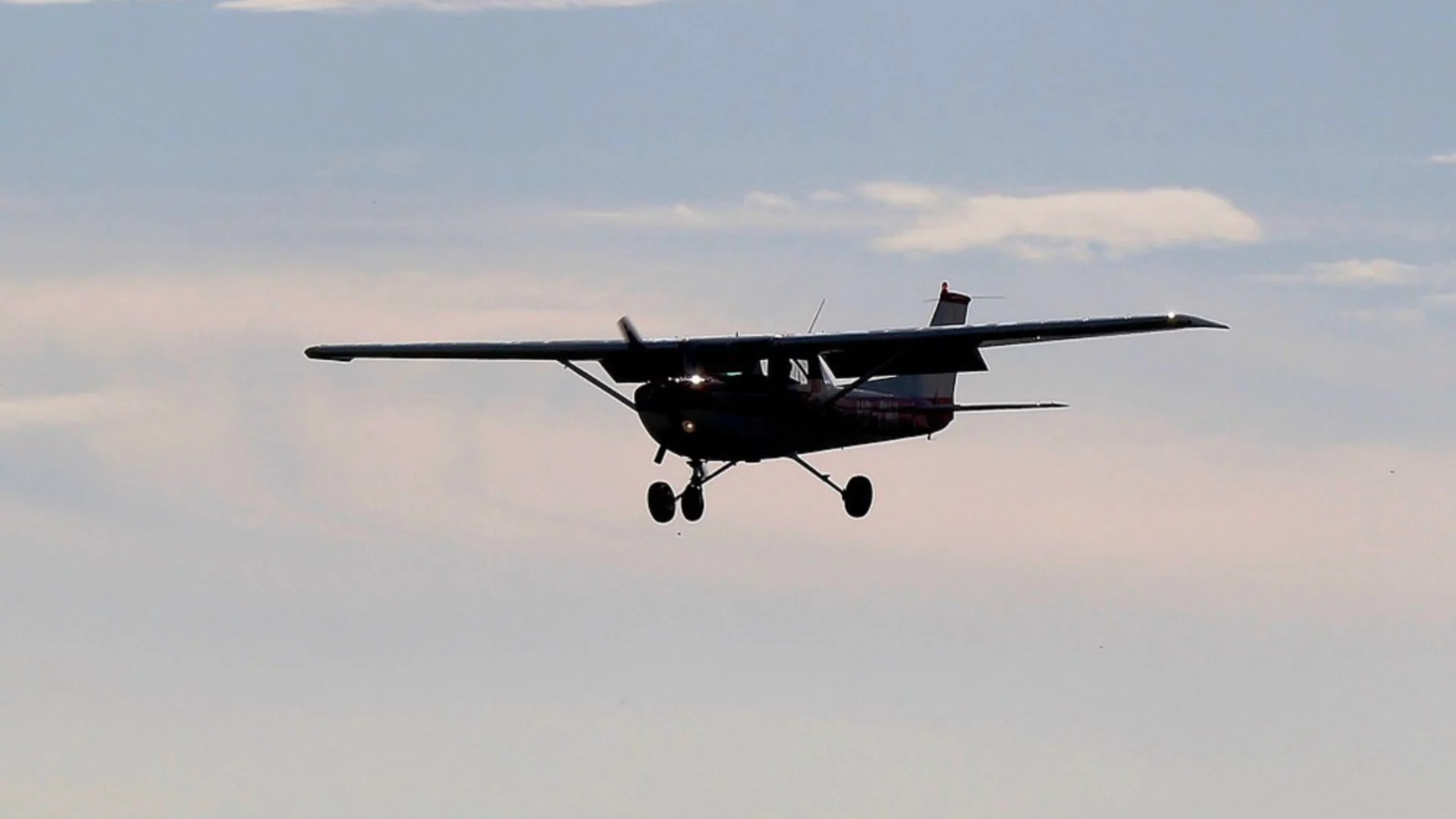 Малък самолет се обърна в нива: Пилотът е в болница (СНИМКА)