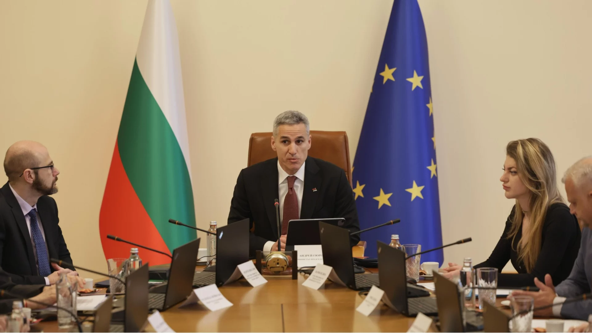 Заформящият се скандал с болниците и скъпите лекарства: Разликата в цените за един пациент е колкото за нова кола, обяви премиерът (ВИДЕО)