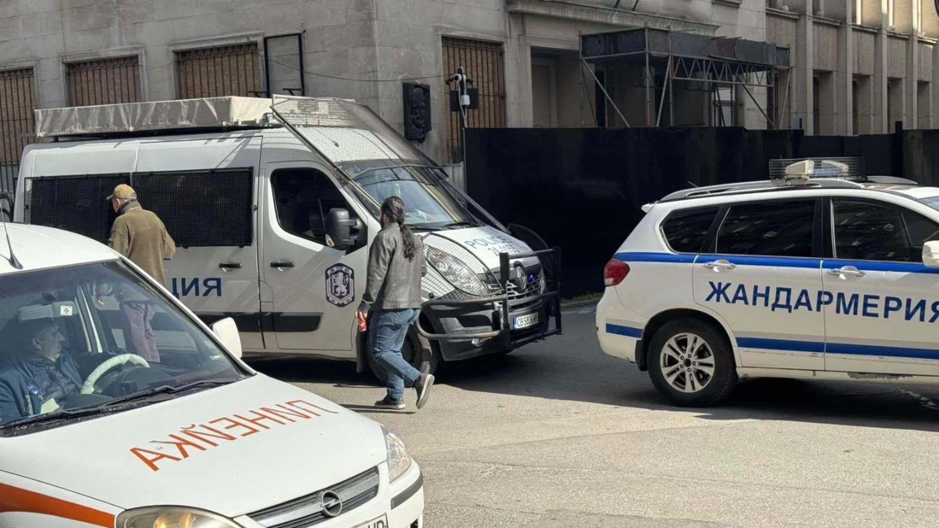 Бомбени заплахи срещу криптовалута: Изнудват училища в София