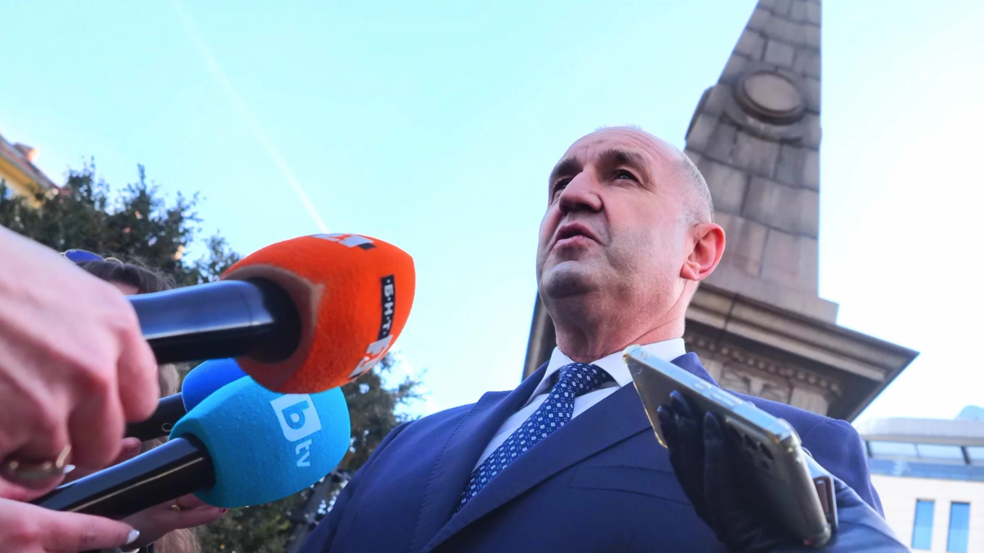 Politico за Румен Радев: Самолетът може да изгуби скорост на височина, ореолът на месия - да избледнее