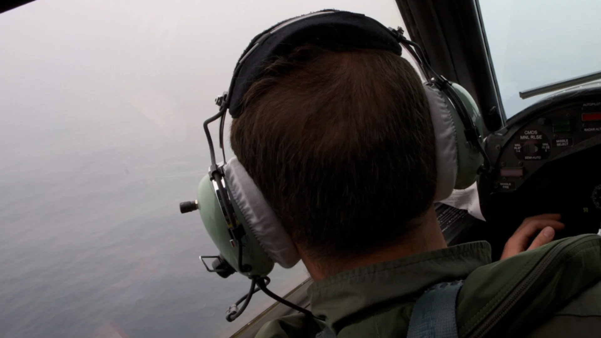 Изневяра, опозорена чест, "скъсан" пагон: Руска драма със "самоубийство" на военен пилот в латино стил (ВИДЕО)