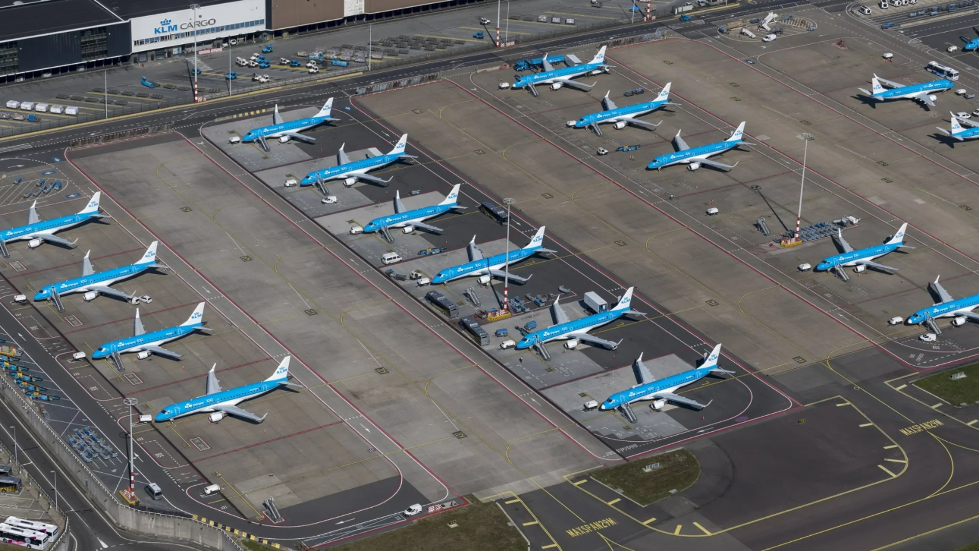 Без полети в Европа: Самолетното гориво свършва след шест седмици