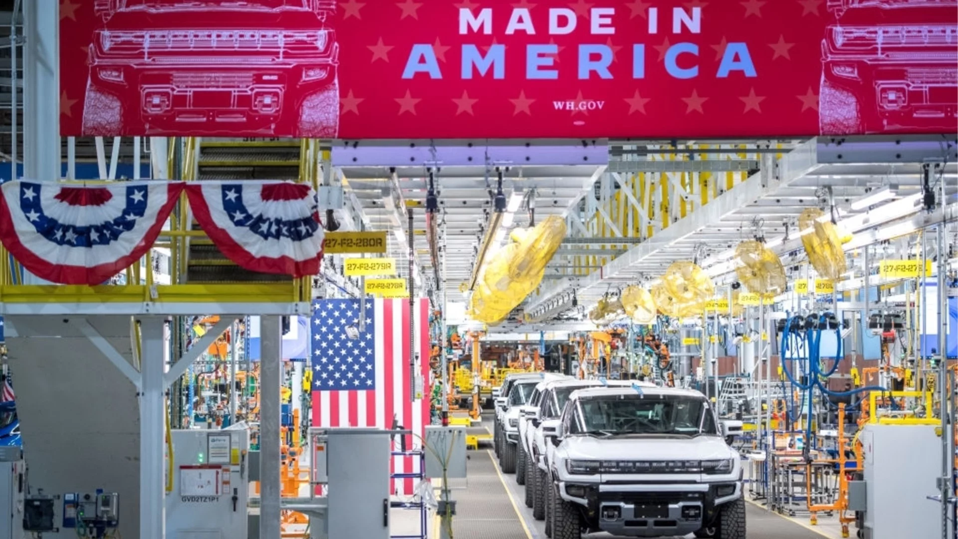 Като във Втората световна война: САЩ впрягат автомобилни гиганти да правят оръжия