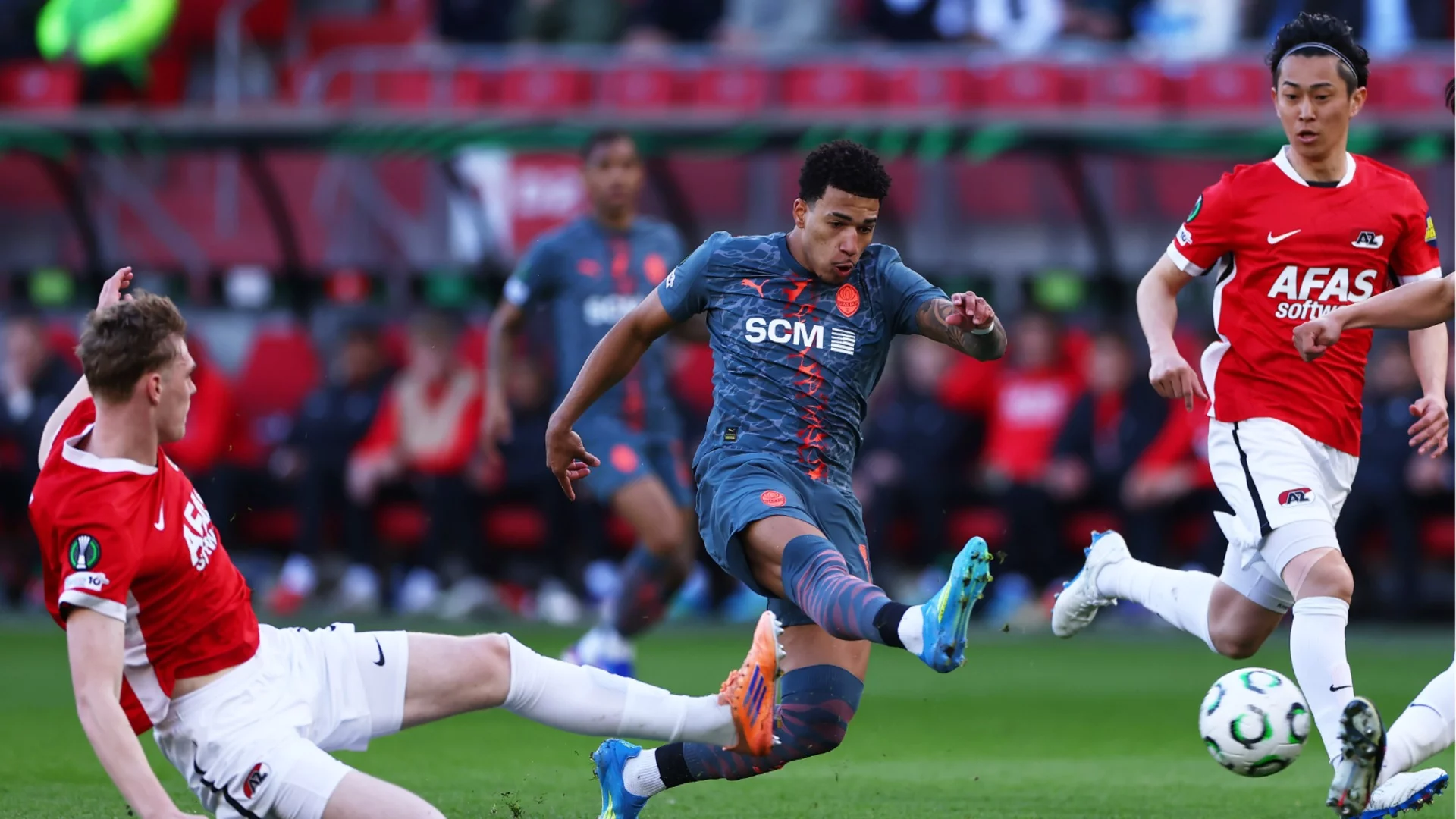 След два разгрома: ясни са по един от 1/2-финалистите в Лига Европа и Лигата на конференциите