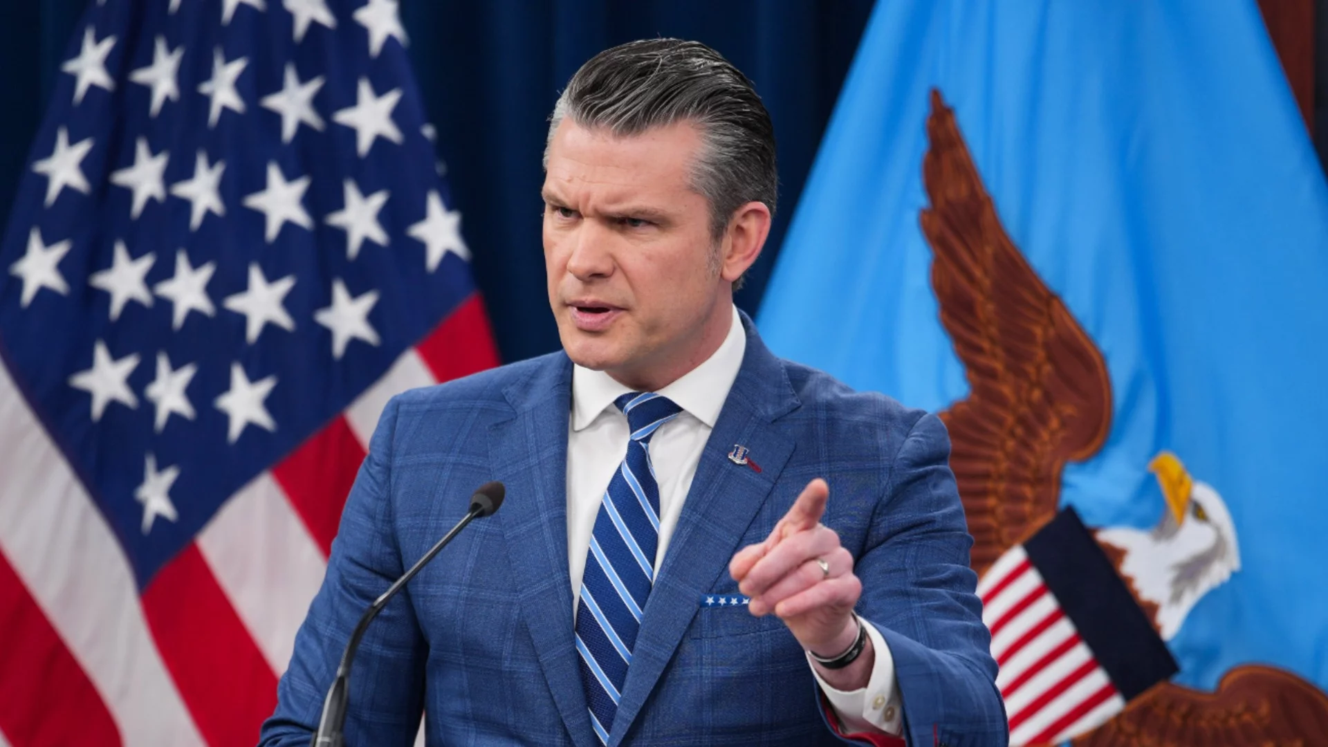 След Тръмп и цитатите от "Професия блондинка": Американски министър изнесе проповед с фалшиви текстове от Библията (ВИДЕО)