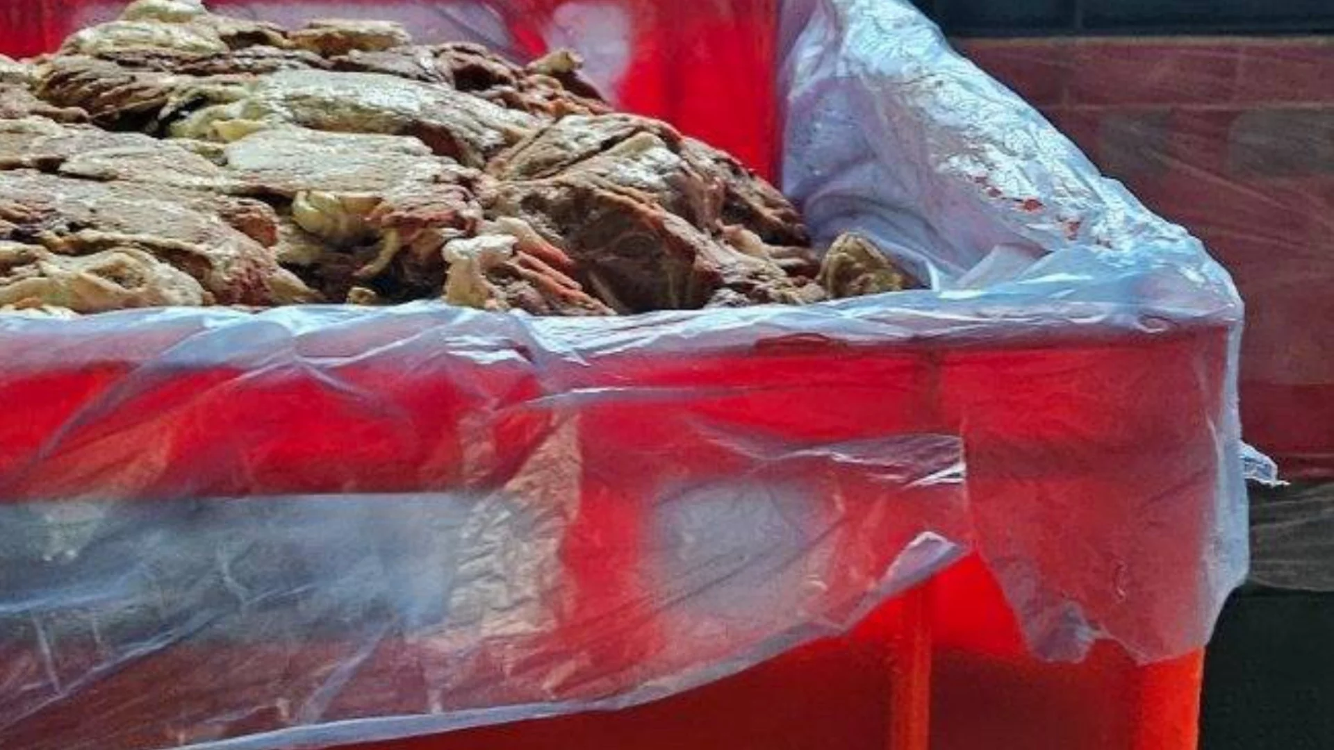 БАБХ затвори поредна кланица, 35 т месо ще бъдат унищожени