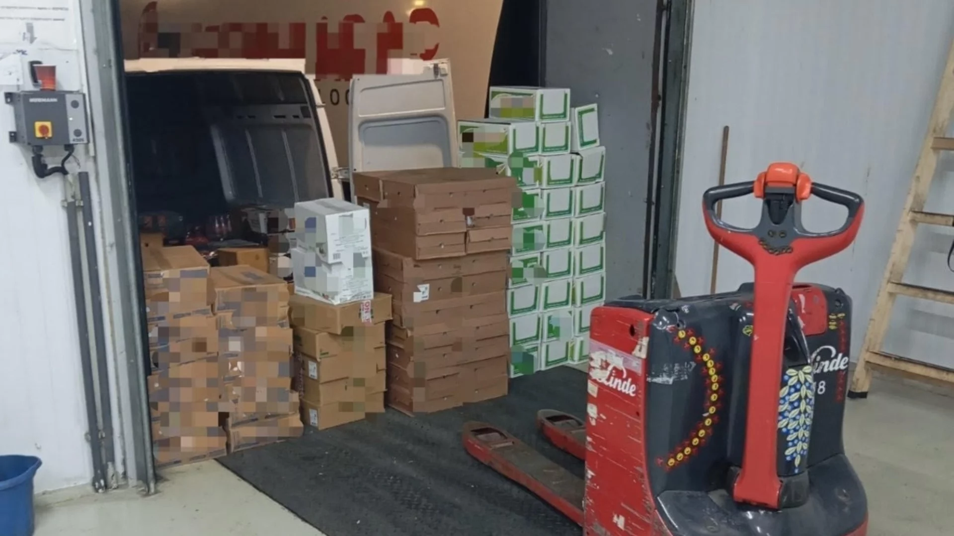 Храни без документи: БАБХ иззе над половин тон млечни и рибни продукти на границата