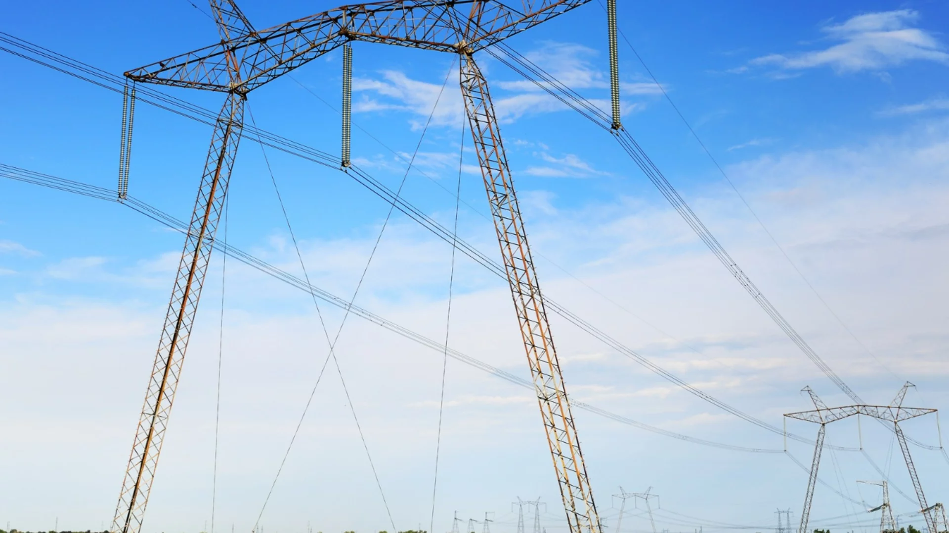 Как да се балансира енергийната система: Спешна среща при министъра