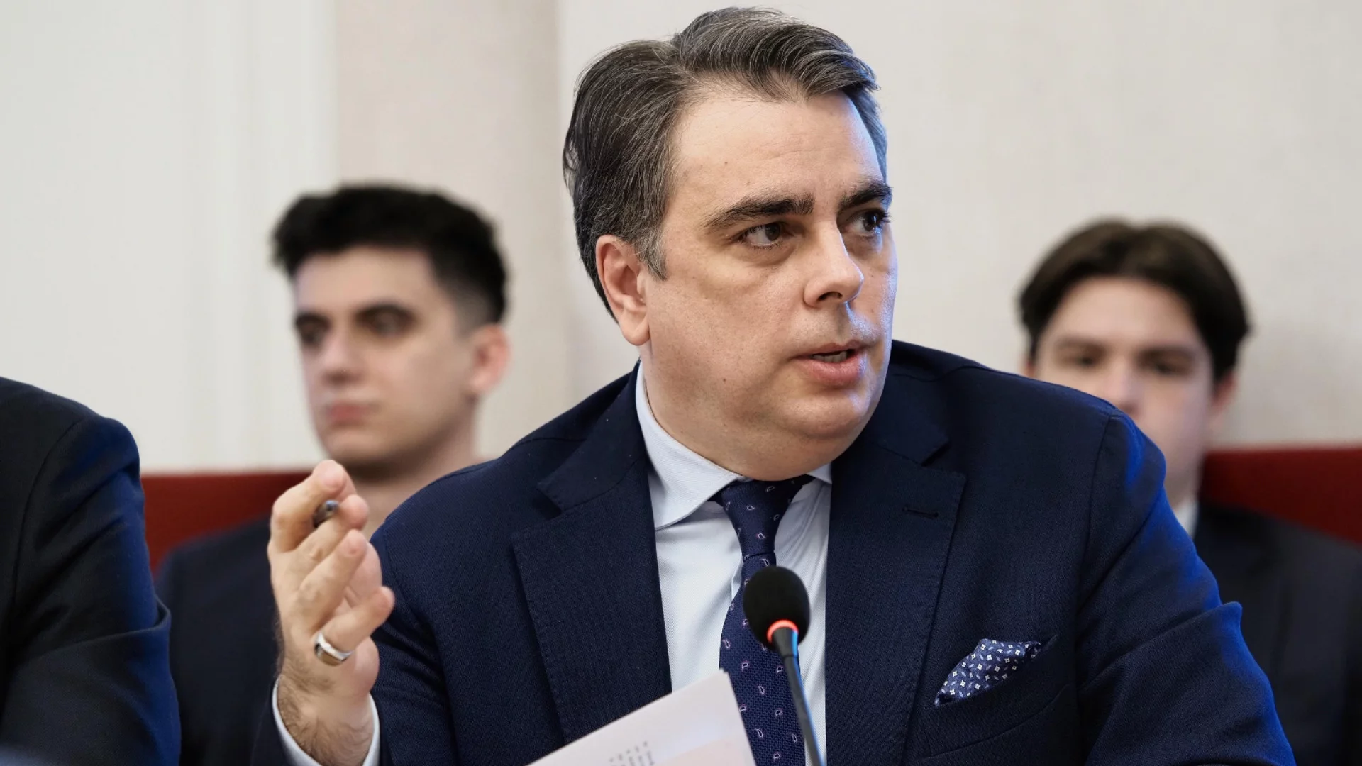 Асен Василев: Ако не искате да сте бедни като при Орбан, не гласувайте за Радев. Пеевски и Борисов се махат