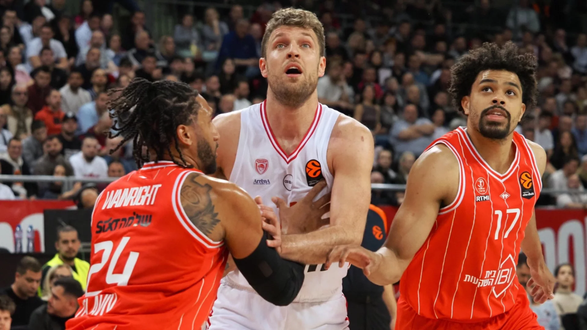 Олимпиакос покори редовния сезон в Евролигата: Везенков отново бе над всички