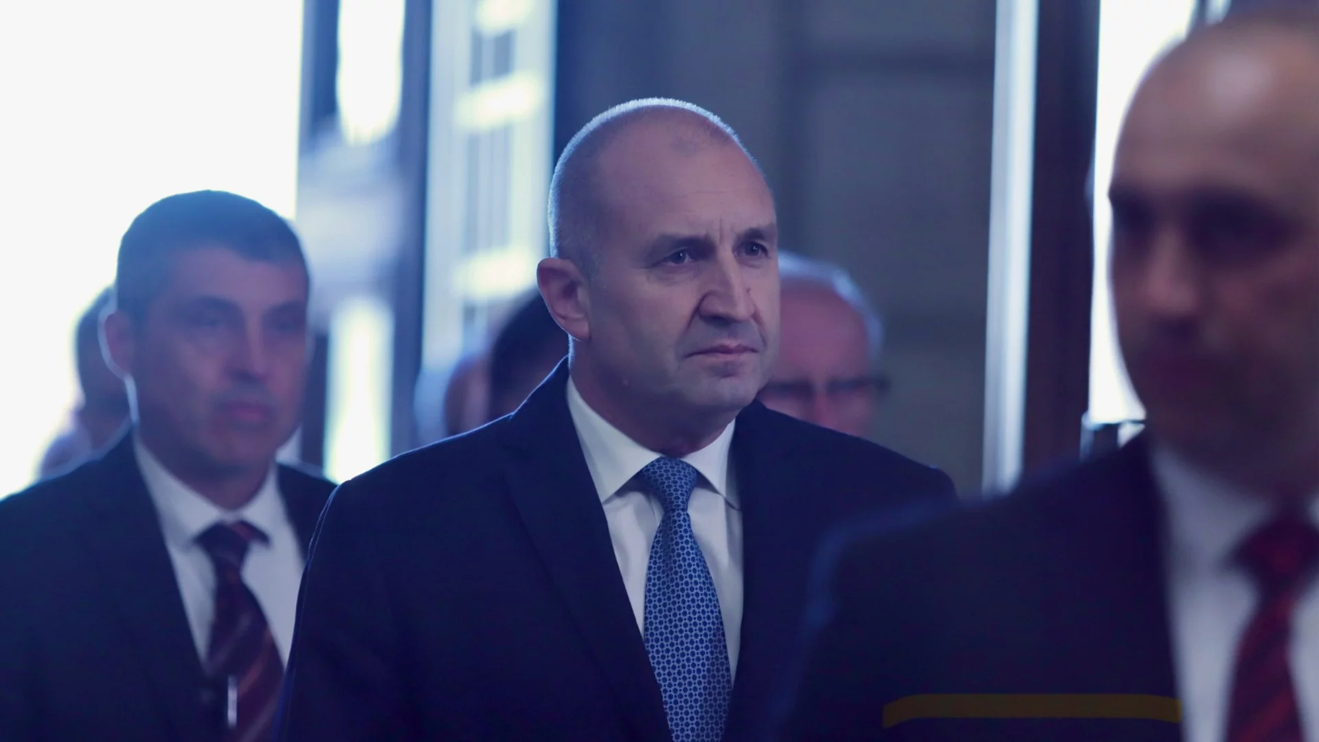 Близо 1 млн. евро за медийна реклама преди вота: Радев е натиснал в последните дни и е №1