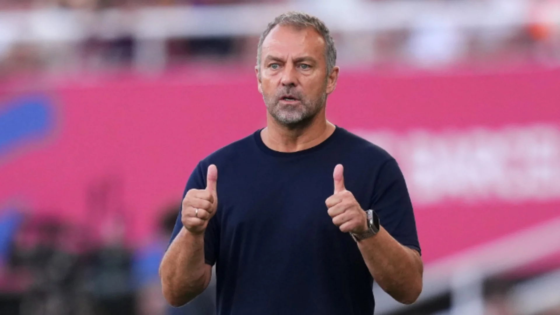 Въпреки провала в Шампионска лига: Барселона награждава Ханзи Флик с нов договор