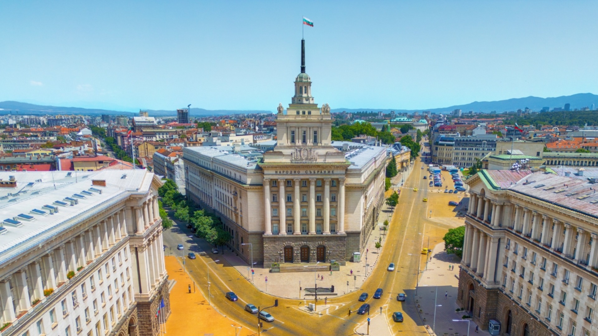 България избира новите 240 депутати в 52-ото Народно събрание (СНИМКИ)