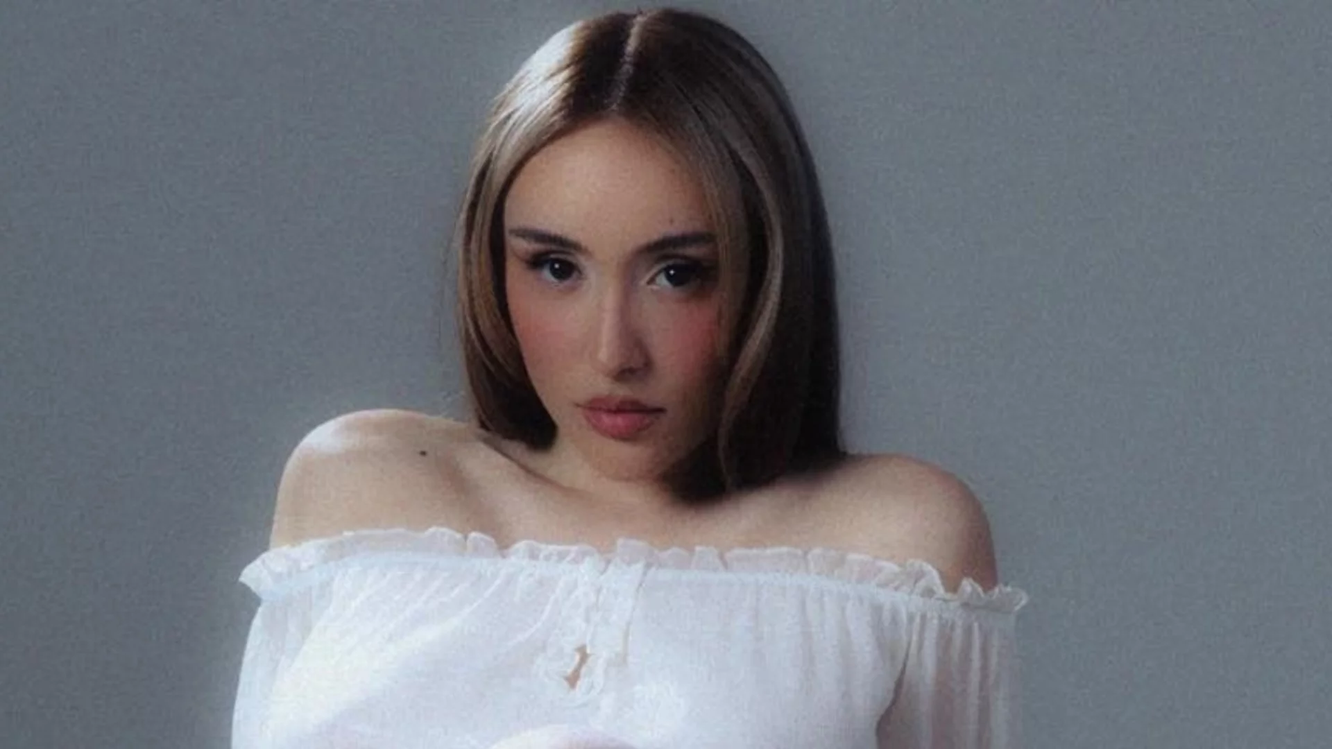 Дара Екимова отваря вратата към новия си албум с поп-трап парчето "Броя звезди"