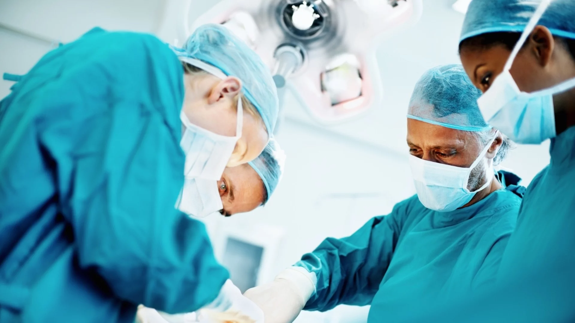 Здравен парадокс: В бедна България влизаме веднага, а в богата Европа чакат 3 месеца за преглед и 4 за операция