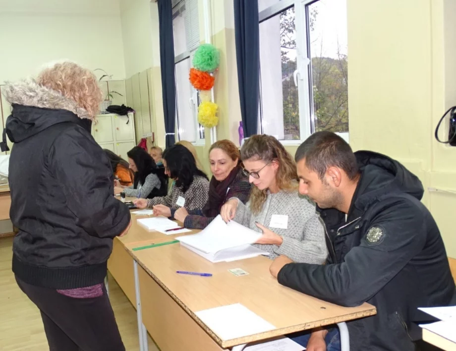 "Утре ще е тотален хаос": Хиляди отказаха да са в секционните комисии, а новите "хал хабер си нямат от избори"