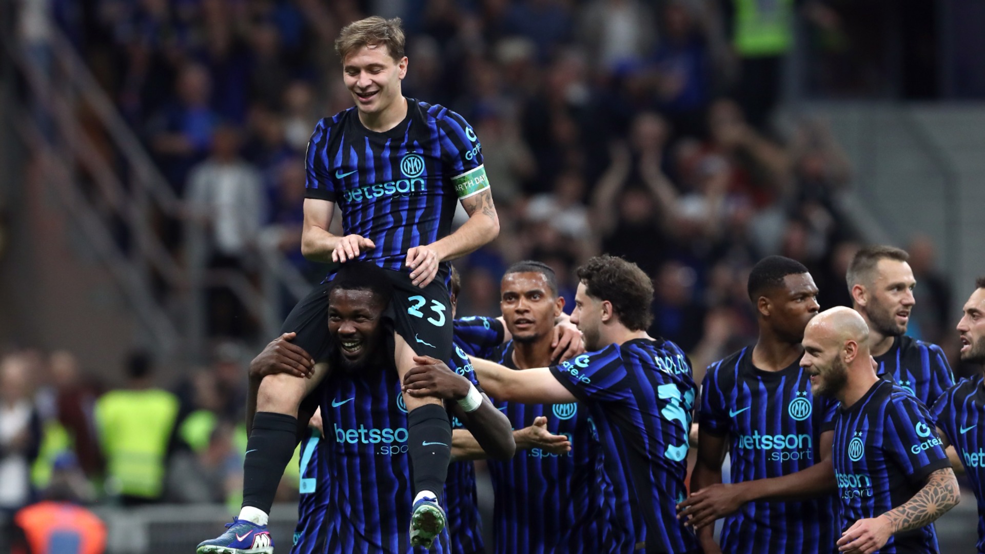 Интер се доближава до титлата в Серия А, фурорът на сезона с грешна стъпка в борбата за Шампионска лига