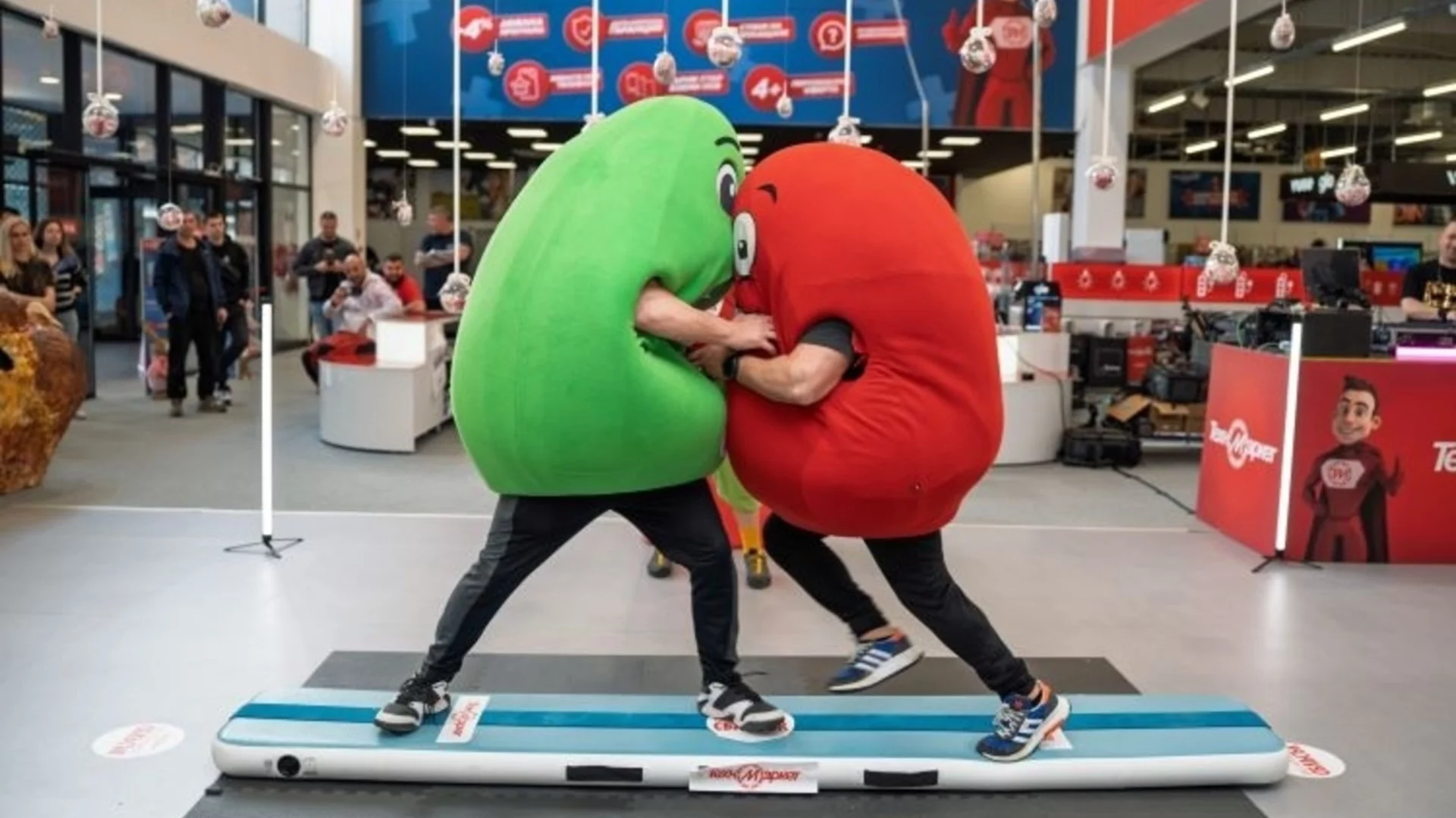 Техномаркет проведе зрелищното събитие #ВеликиятСблъсък