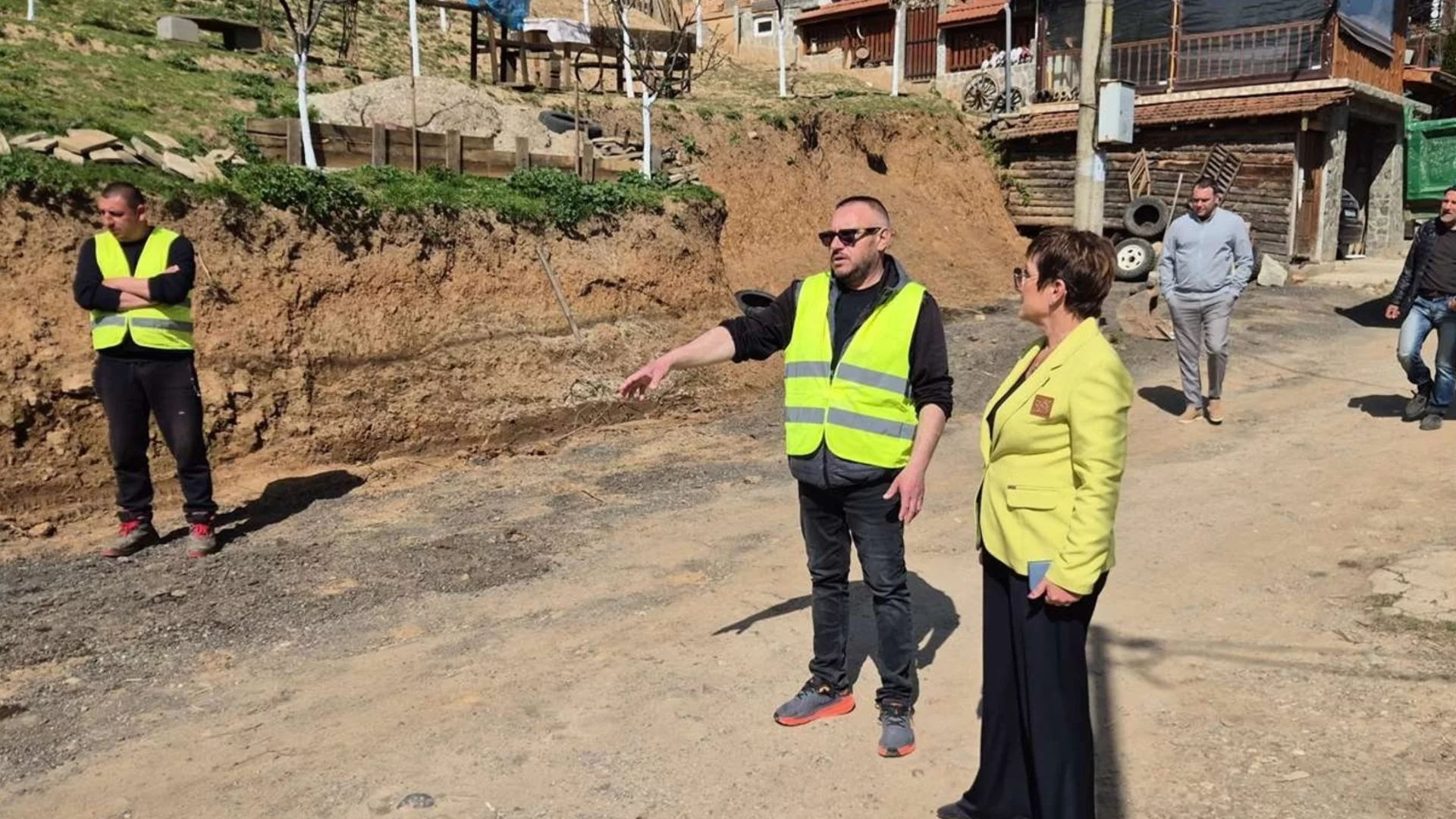 Започна ремонтът на улица „Цар Самуил“ в село до Тетевен