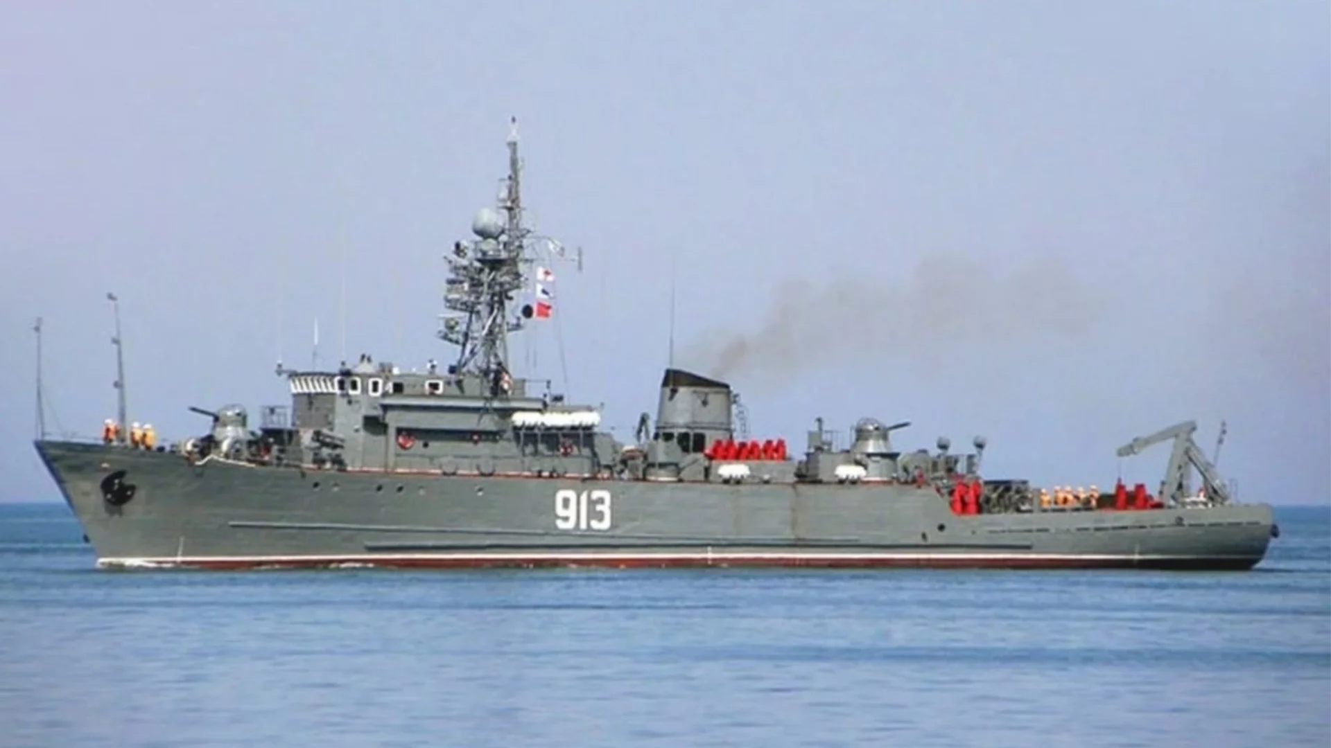 Руски окупатори, крийте военните кораби: Украйна порази три в Крим (ВИДЕО)