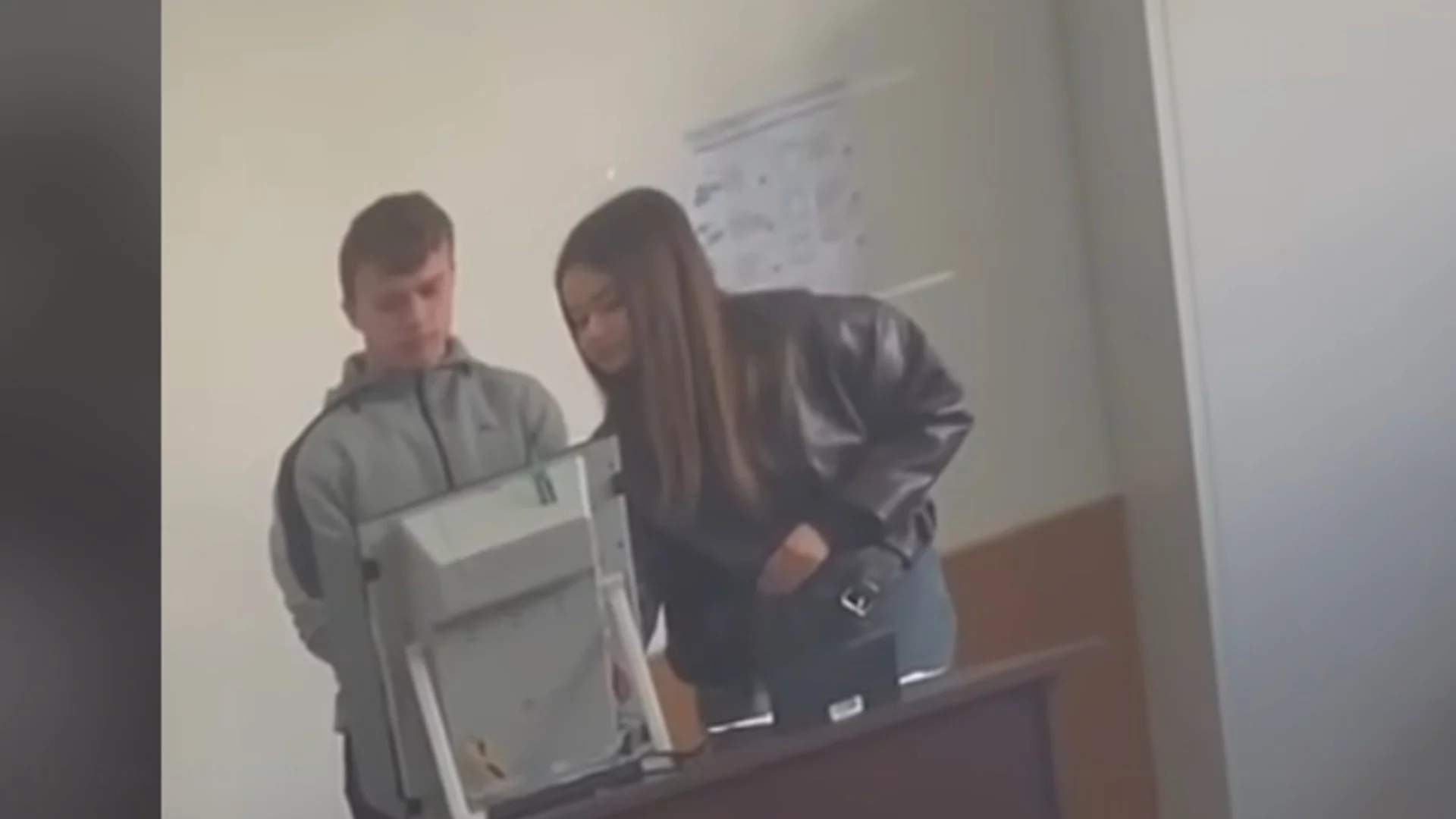 "Ферди ще ни каже къде да натиснем": Скандални избори в село Великденче, има арести (ВИДЕО)