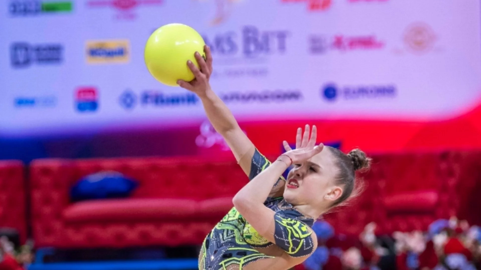 Прекрасно! Стилияна Николова почна с медалите на Световната купа по художествена гимнастика в Баку