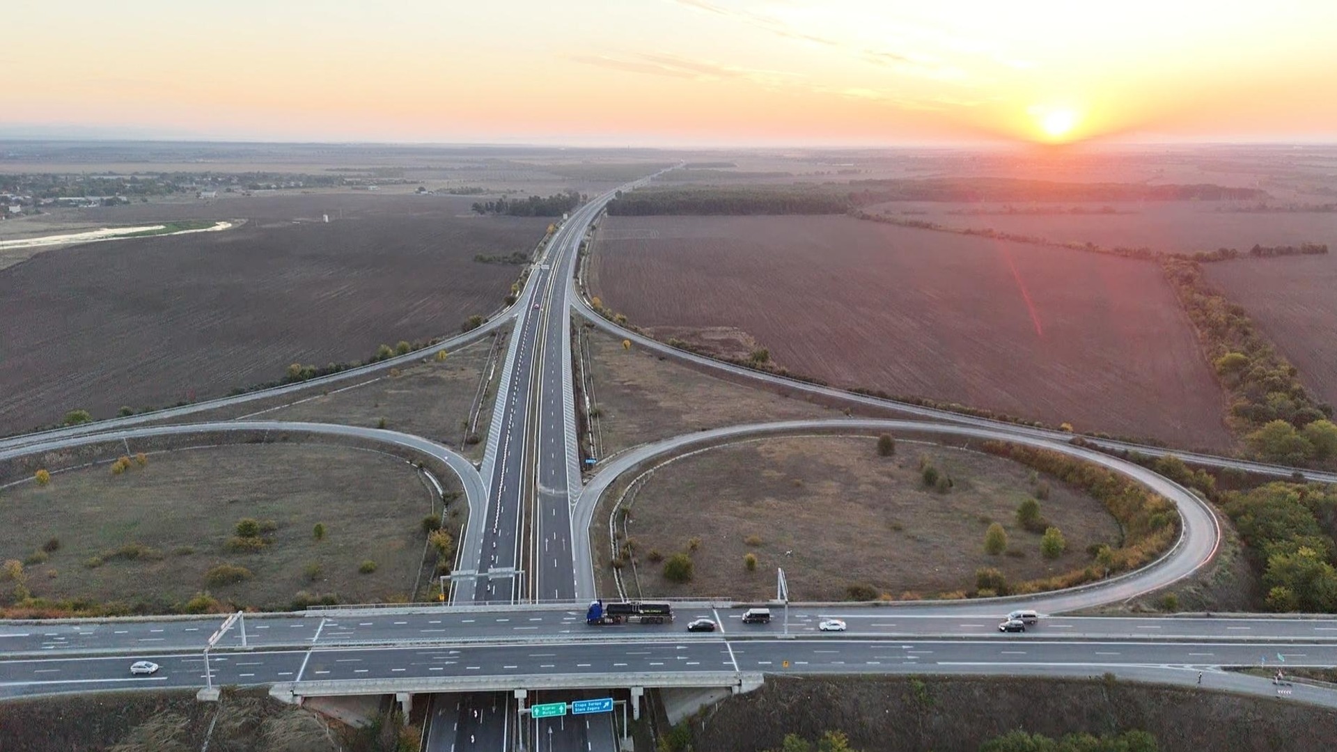 Автобус аварира в тунел 