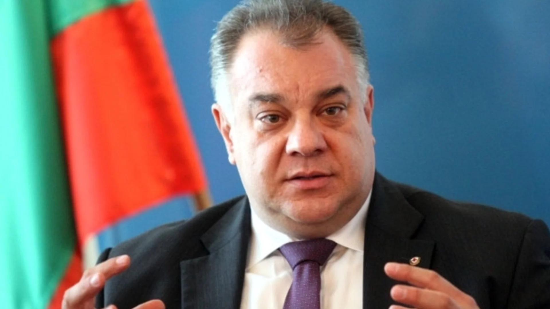 За маникюр се чака месец. Един час за гласуване нищо не е